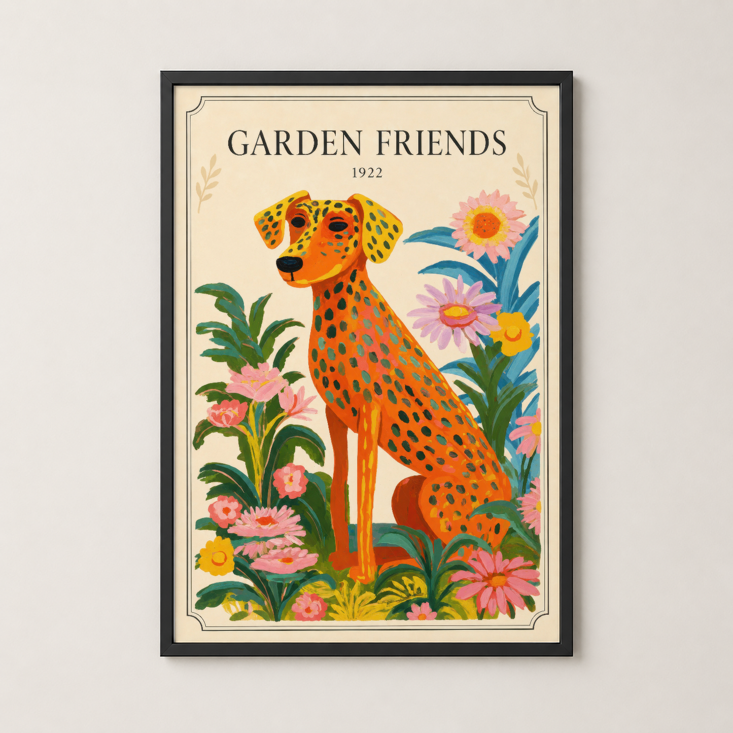 Garden Friends tablosu siyah çerçevede, turuncu benekli köpeğin pembe ve sarı çiçeklerle uyumlu sanat eseri.