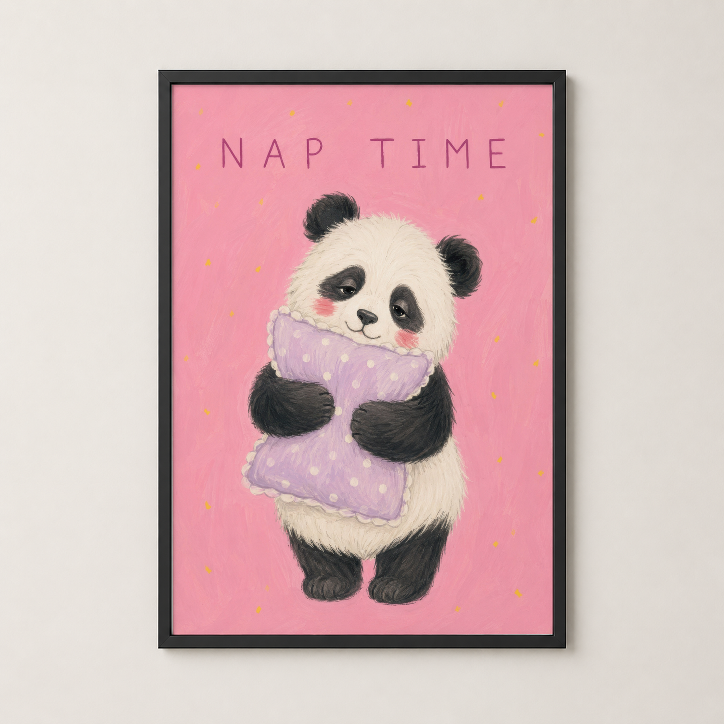 Siyah çerçeveli, pembe zemin üzerine uyuyan panda desenli çocuk odası duvar tablosu.