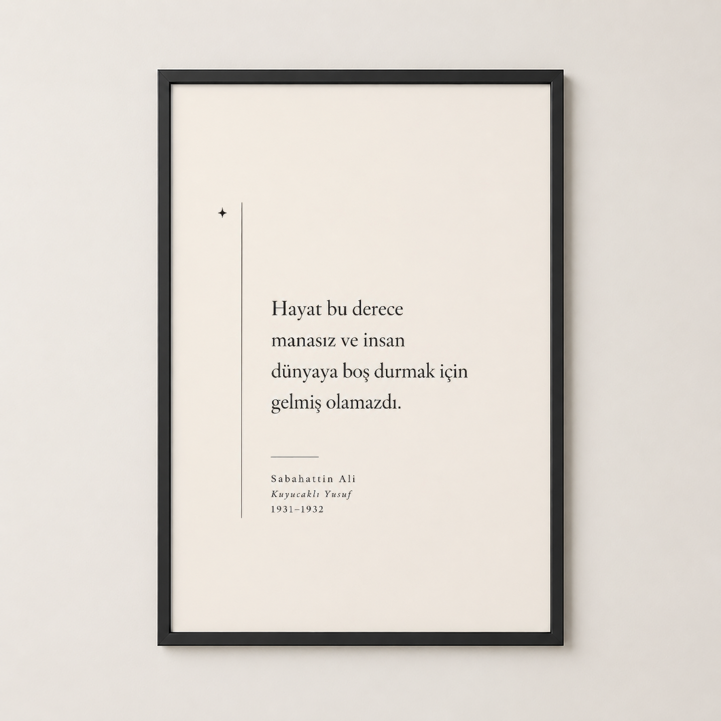 Sabahattin Ali sitesi ile siyah çerçeveli poster, modern iç mekanda zarafet saçan duvar sanat.