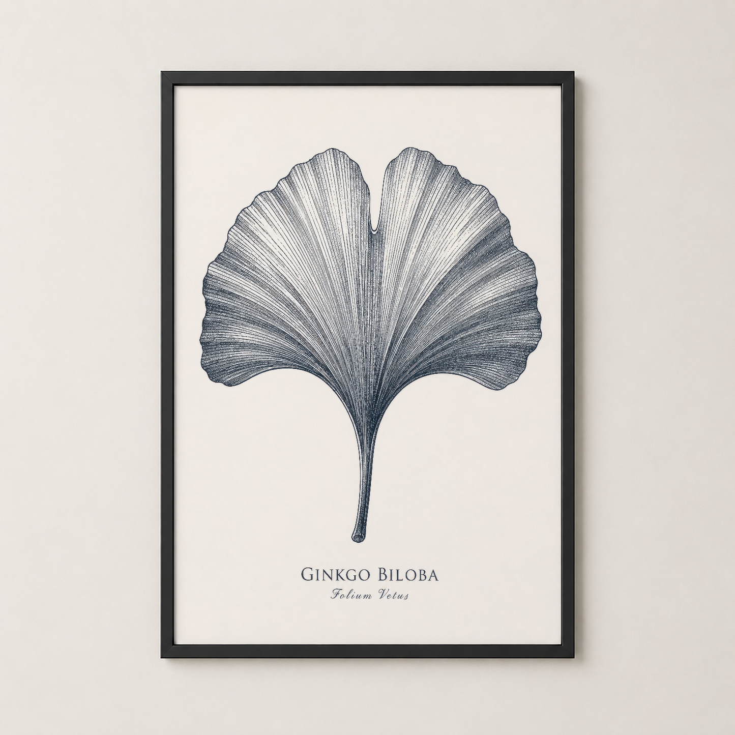 Ginkgo yaprağı temalı poster siyah çerçevede, modern tasarım sanat baskısı.