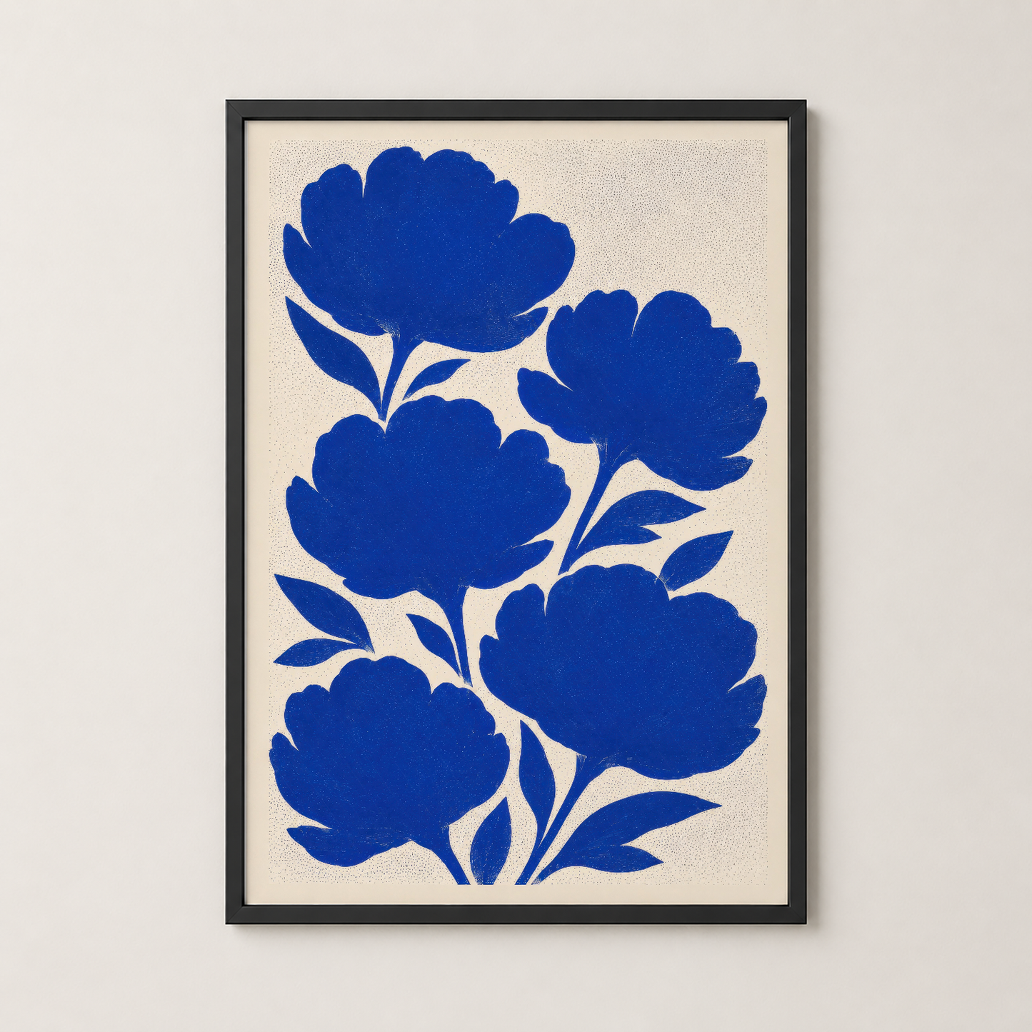 Siyah çerçeveli, koyu mavi çiçek motifleri içeren modern botanik poster dekoratif duvar sanatı.
