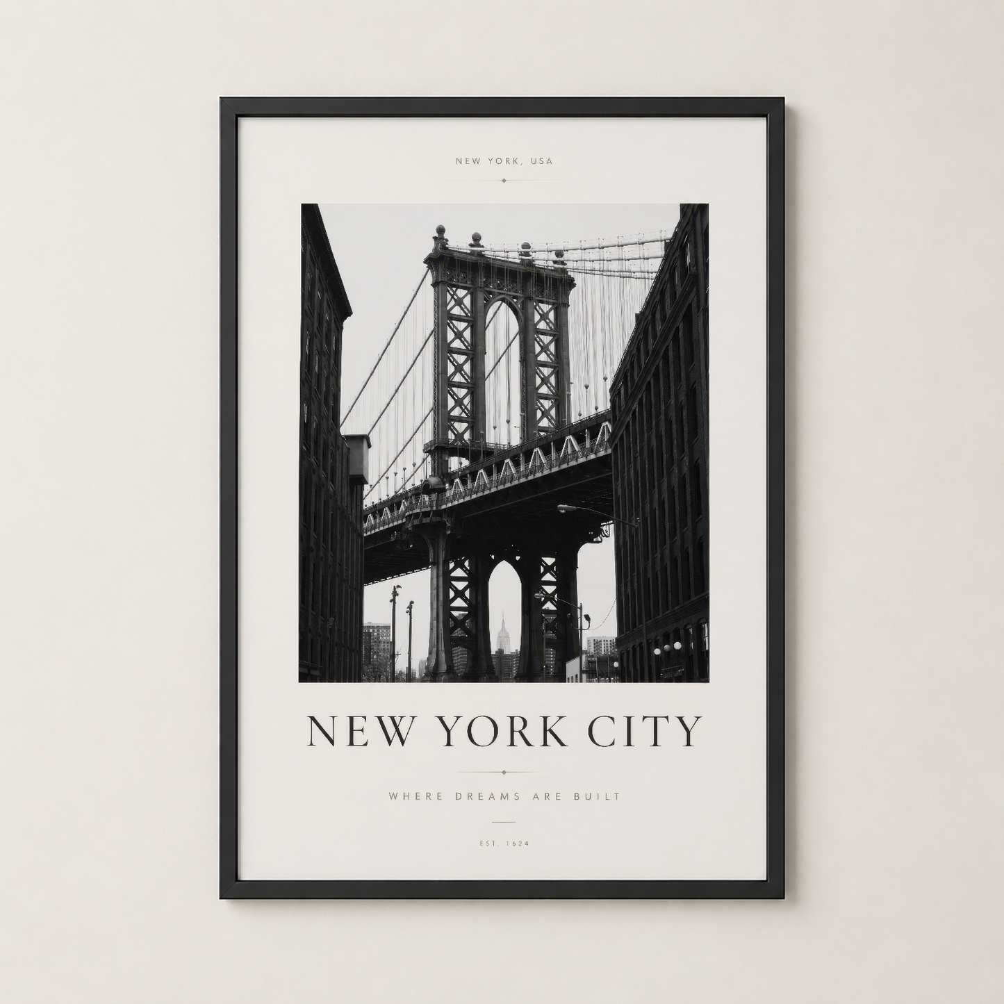 Manhattan Köprüsü tablosu siyah metal çerçevede, modern iç mekanlar için sofistike ve zamansız bir dekorasyon.