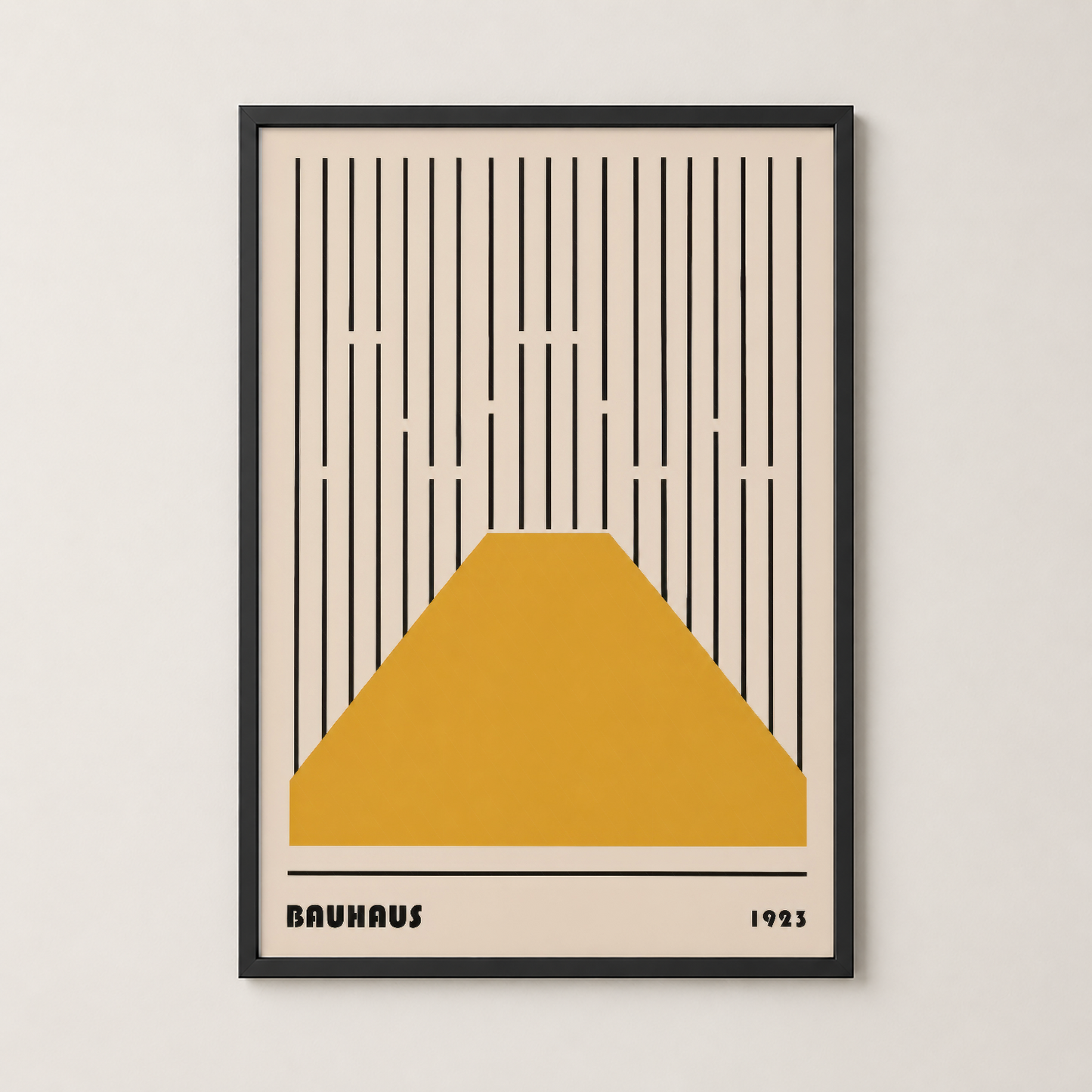 Siyah çerçeveli Bauhaus posteri, sarı dağ ve çizgi deseni ile modern duvar dekorasyonu.