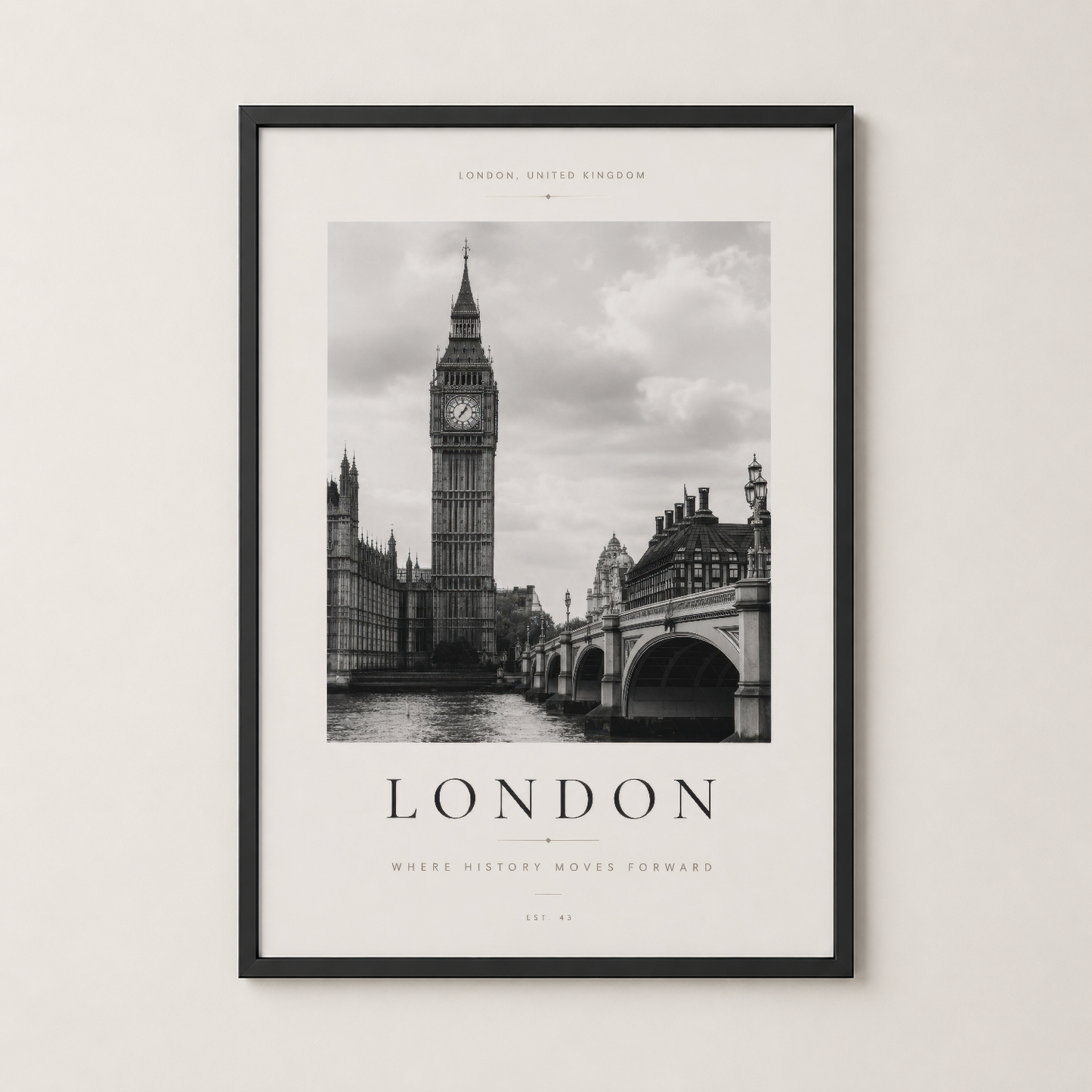 London ikonik görüntülerini black frame içinde sergileyen şık ve modern duvar tablosu.