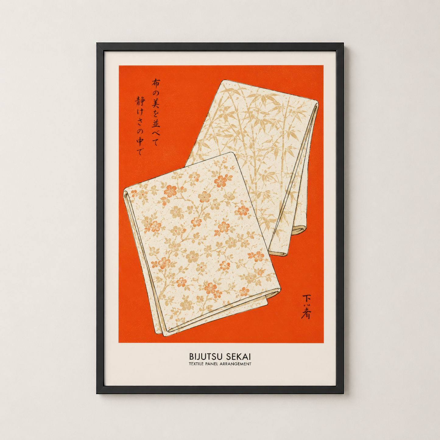 Bijutsu Sekai tablosu siyah çerçevede, geometrik düzenleme ve doğal tonlardaki kumaş desenleriyle minimalist iç mekanlar için
