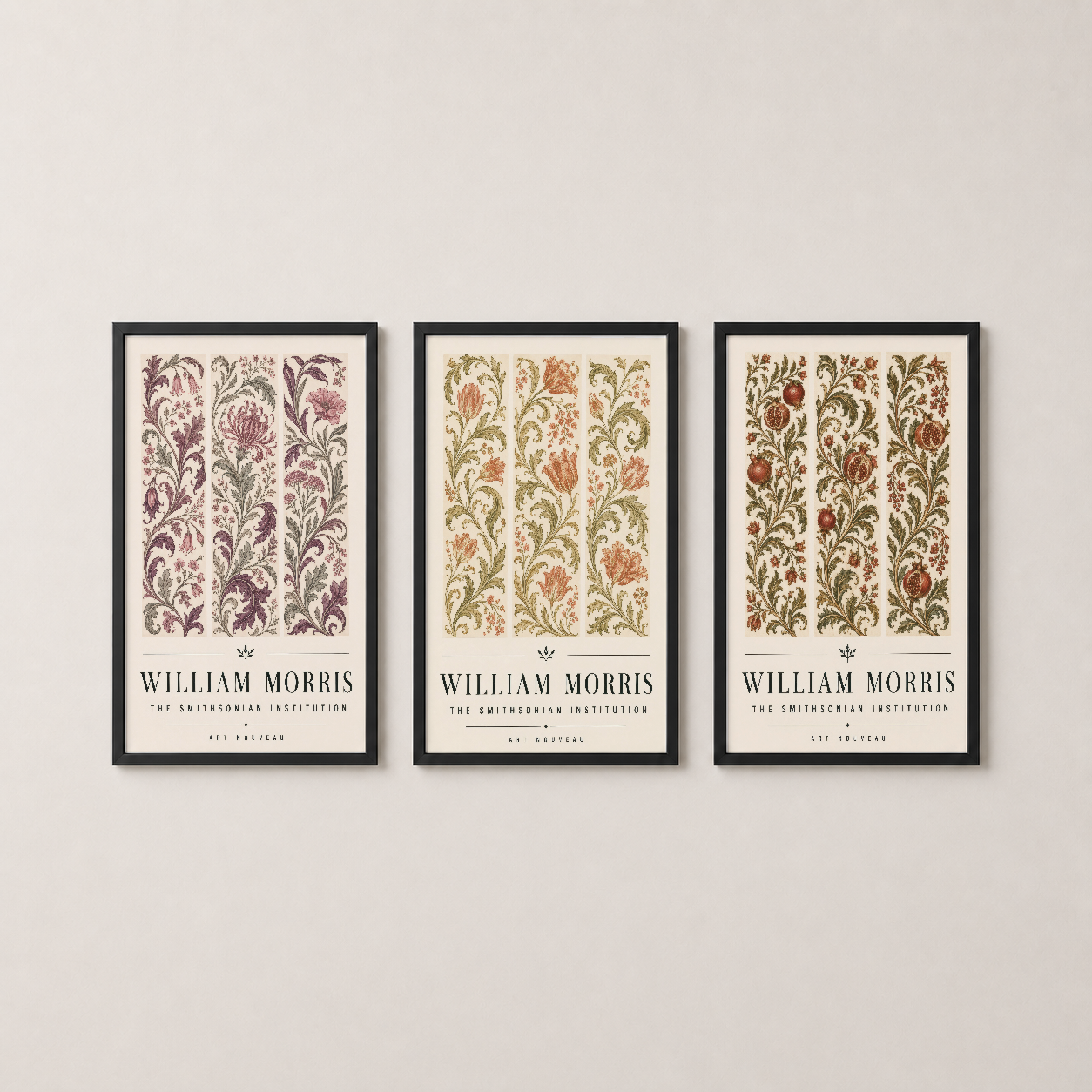 Siyah çerçeveli William Morris çiçek deseni üç parçalı tablo seti, modern iç dekore uygun.
