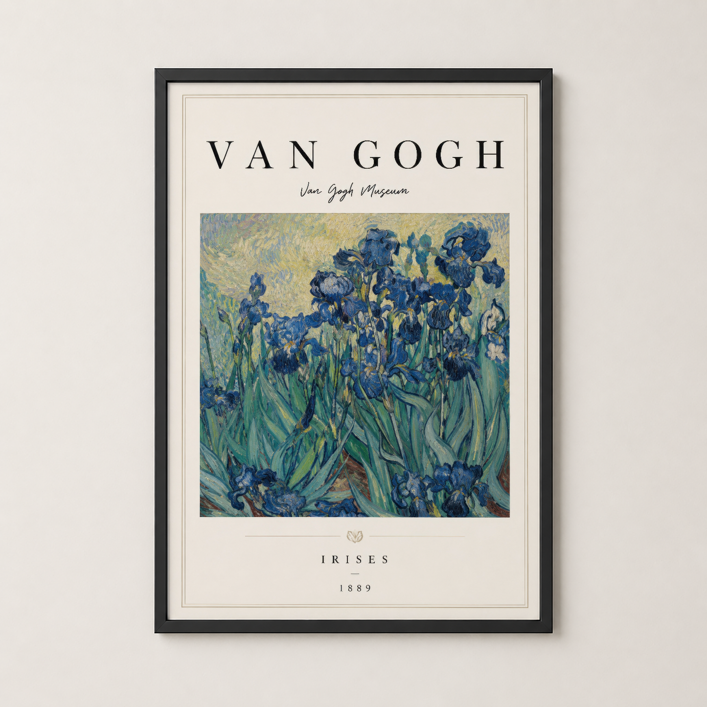 Van Gogh Irises tablosu, şık siyah çerçevede, iris çiçeklerinin canlı mavi ve yeşil tonlarını sergileven duvar sanatı.