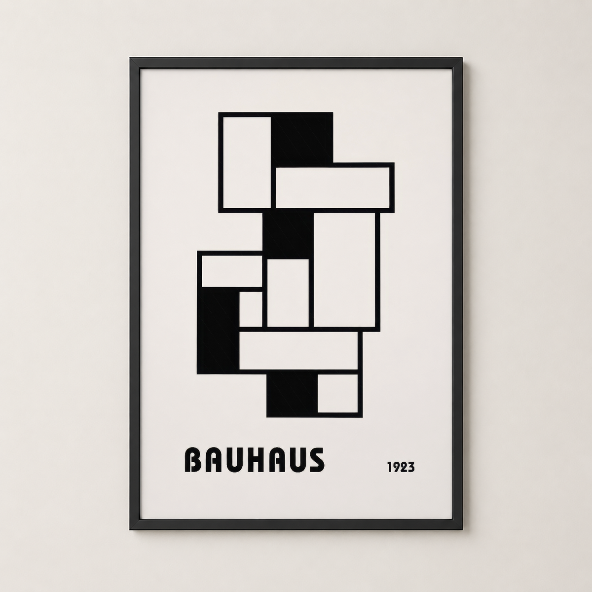 Bauhaus 1923 poster, siyah çerçevede, iç mekanda geometrik sanat ve tasarım uyumu.
