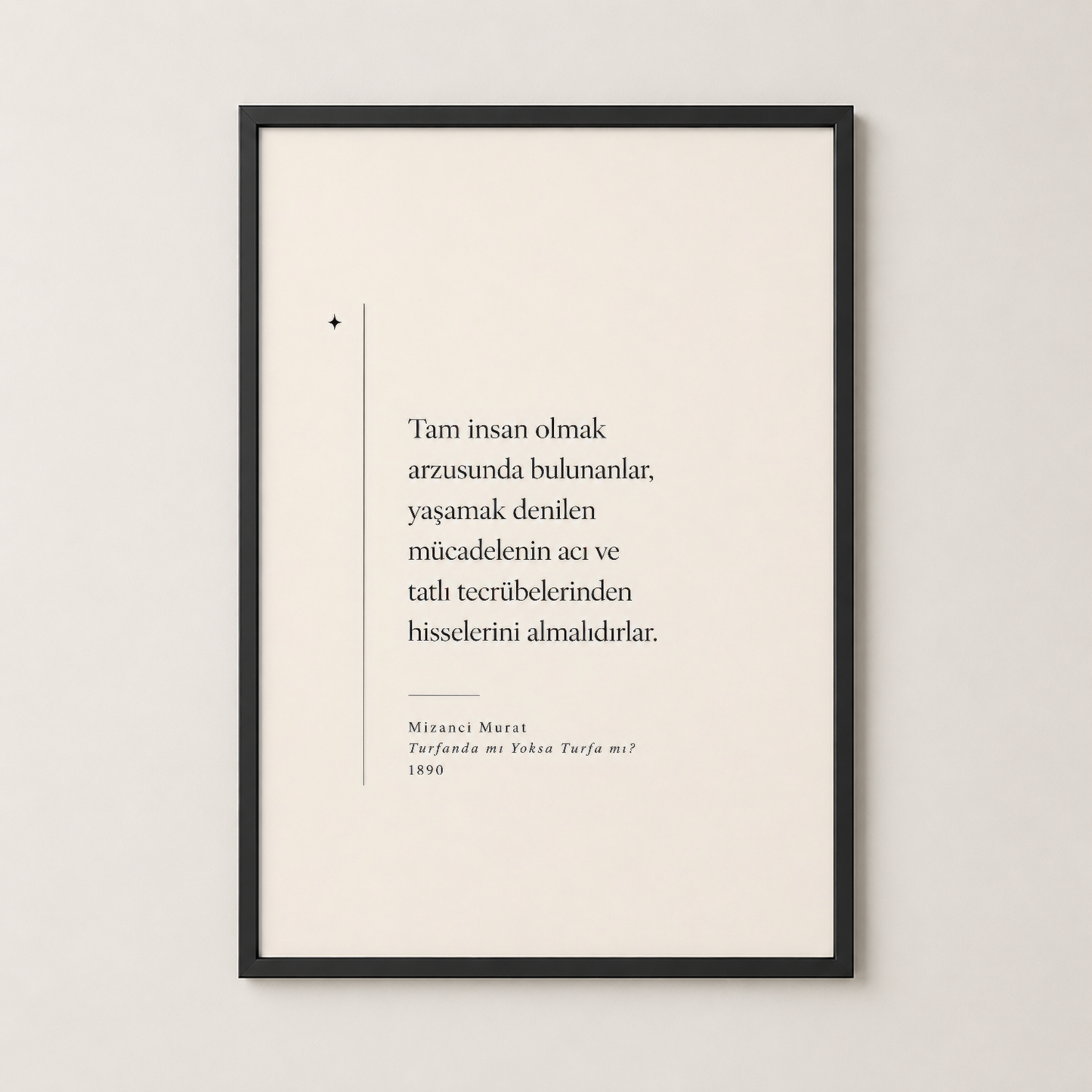 Siyah çerçeveli, krem zemin üzerine yazılı şiir posteri modern ve zarafet vurgusuyla oda dekorasyonuna uyum sağlar.