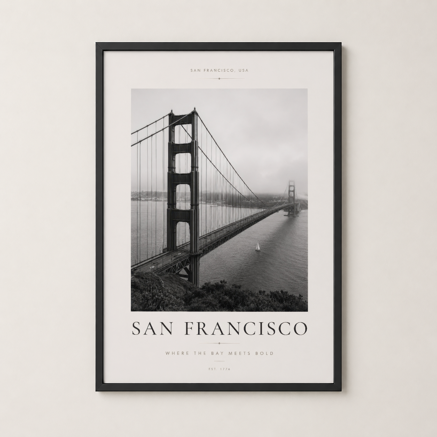 Golden Gate Köprüsü posteri, siyah çerçevede modern ve şık bir görünüm sergiliyor.