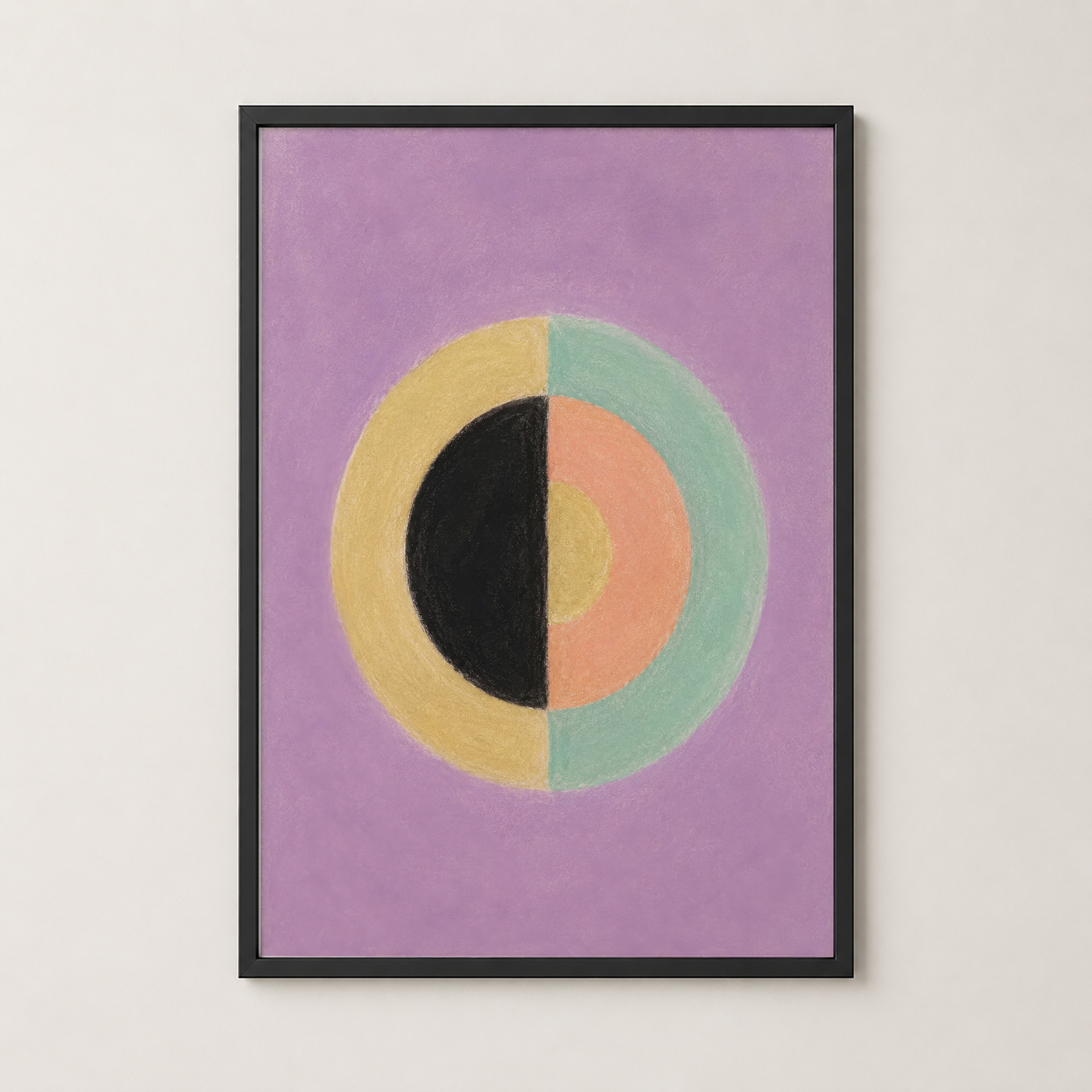 Siyah çerçeveli duvar tablosu, pastel pembe arka plan ve renkli geometrik daire motifi ile minimalist dekorasyon.