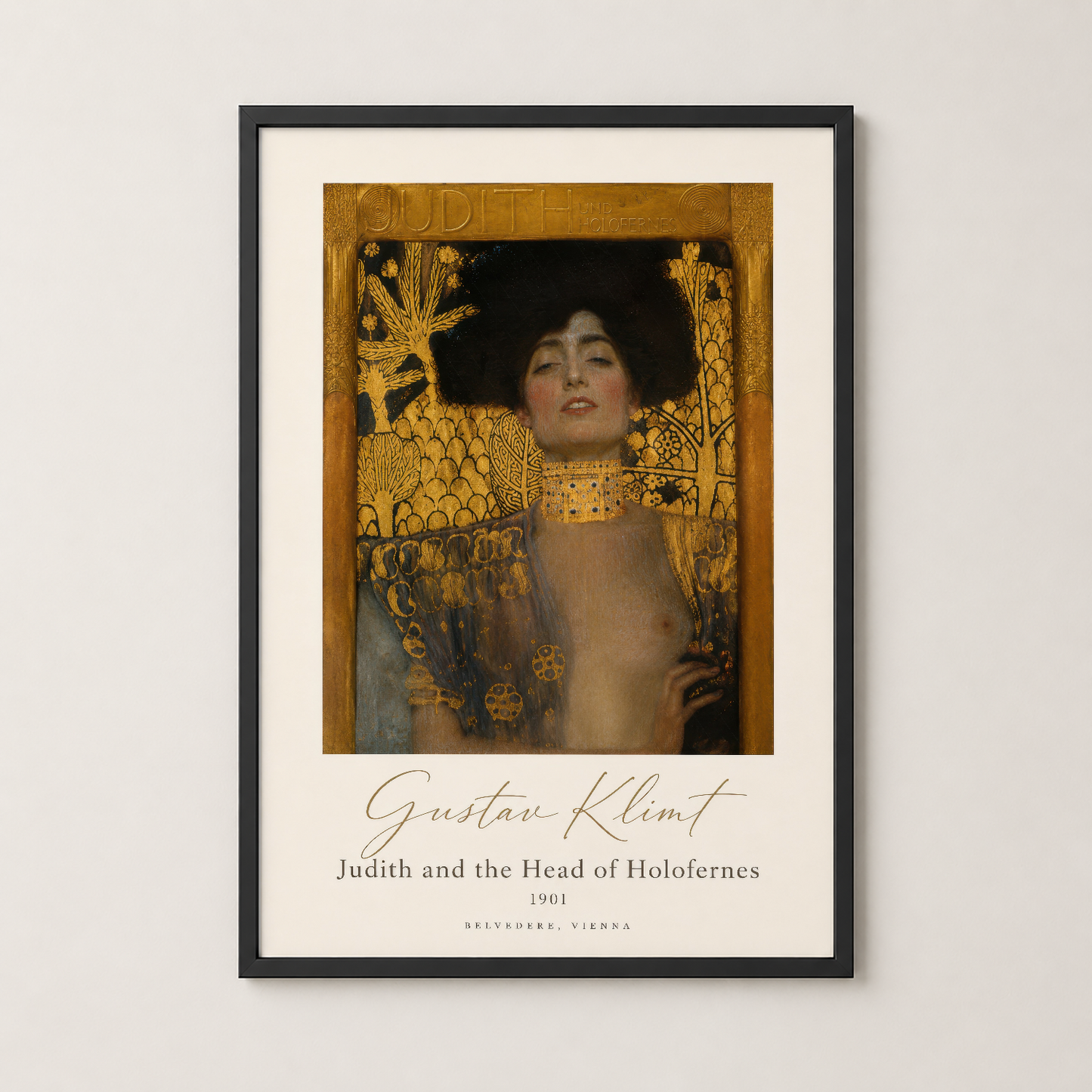 Siyah çerçevede Klimt'in ikonik tablosu, modern mekanlarda zarafet ve dramatizm yaratıyor.