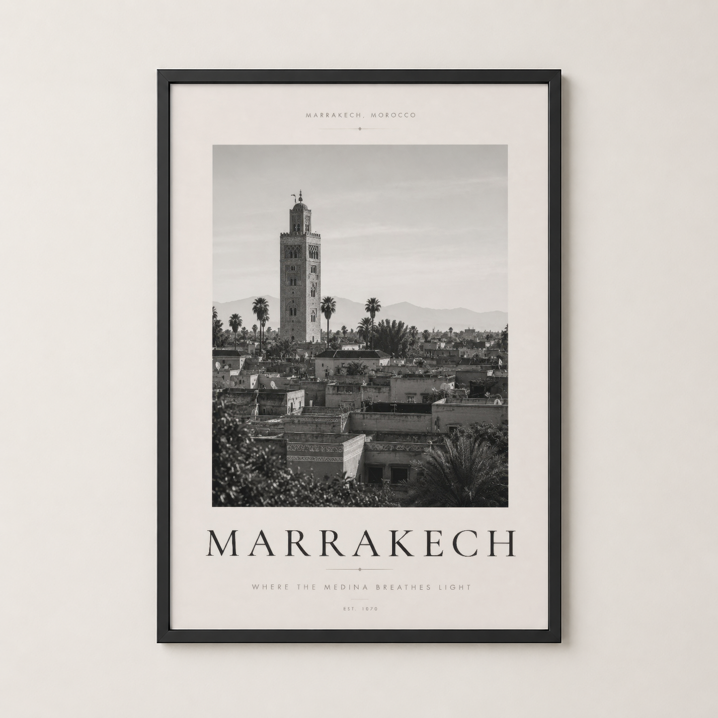 Marrakech posteri siyah çerçeveli, endüstriyel dekor tarzına uygun şık ve monokrom tasarım.