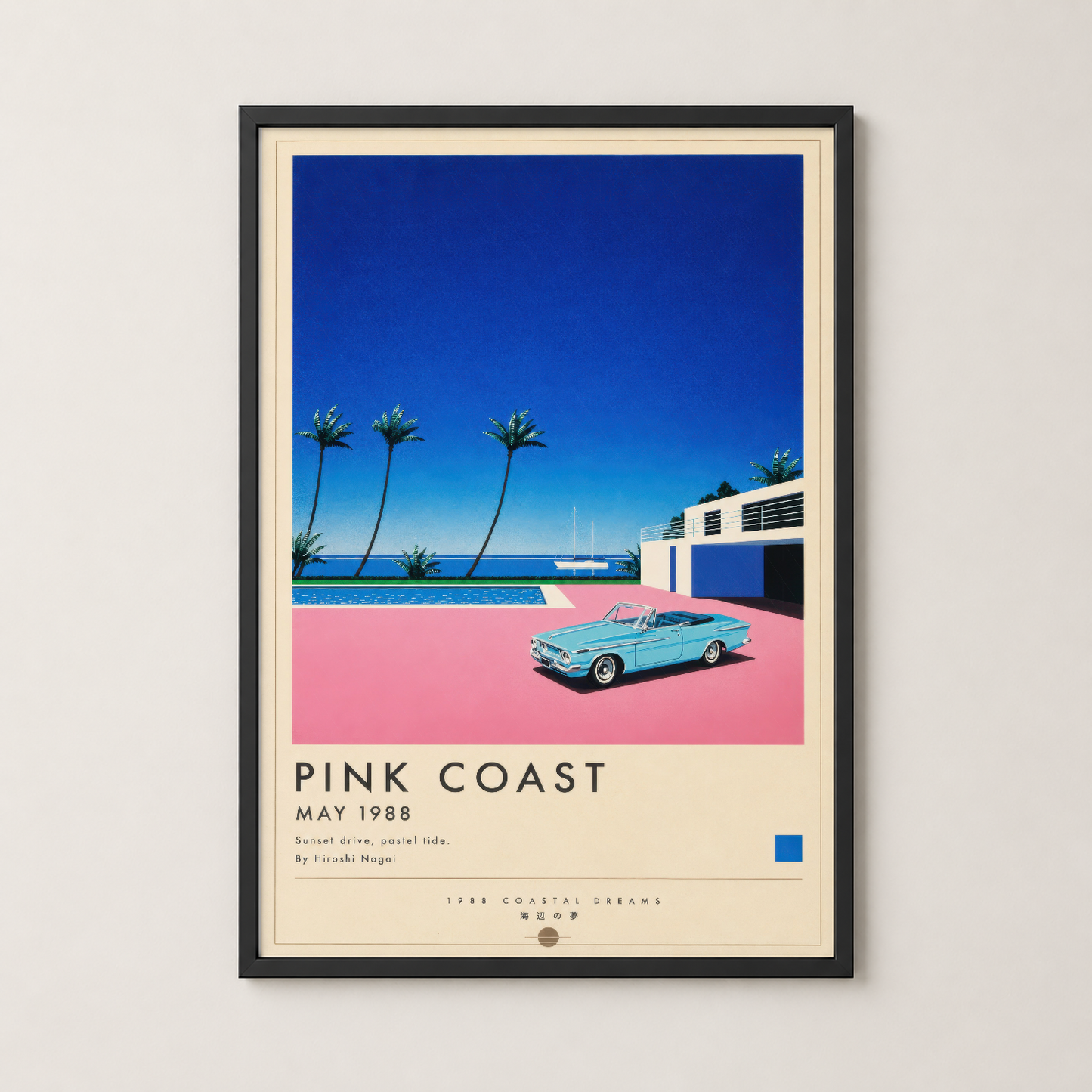 Pink Coast posteri, siyah çerçeveli haliyle modern bir odada güneşli sahil atmosferi yaratıyor