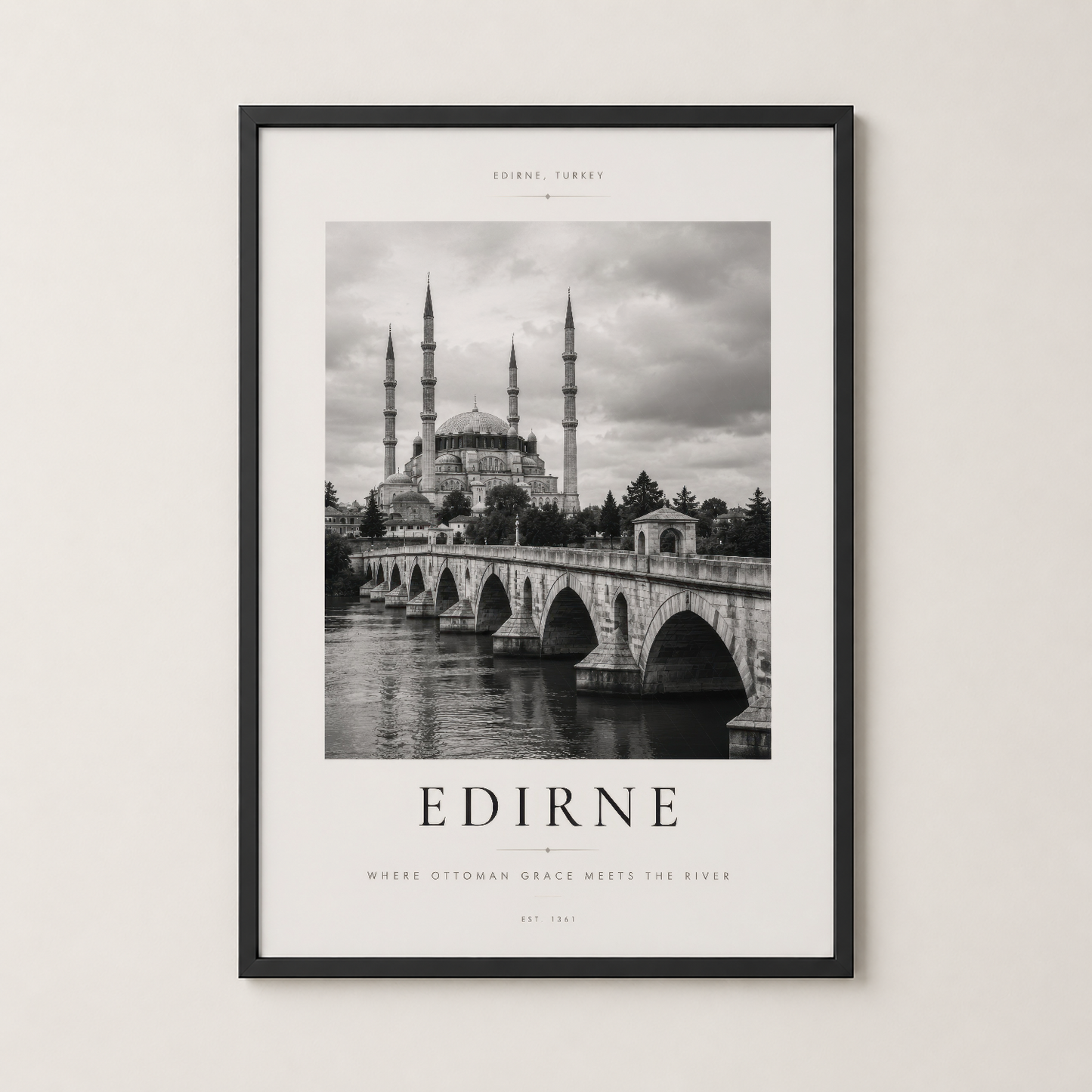 Edirne posteri siyah çerçevede, Osmanlı mimarisinin zarafetini sade ve şık bir şekilde sunan dekoratif tablo.