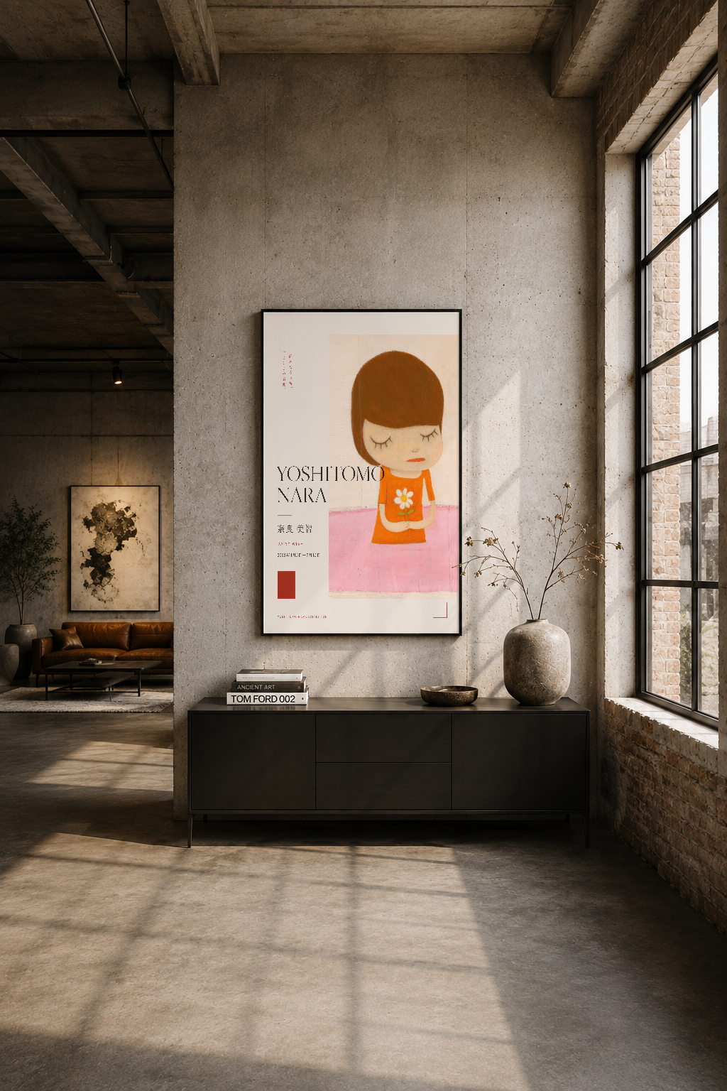 Endüstriyel loft ortamında betonlu duvara asılı Yoshitomo Nara posteri, siyah çerçevede, minimalist ve sofistike sunum.