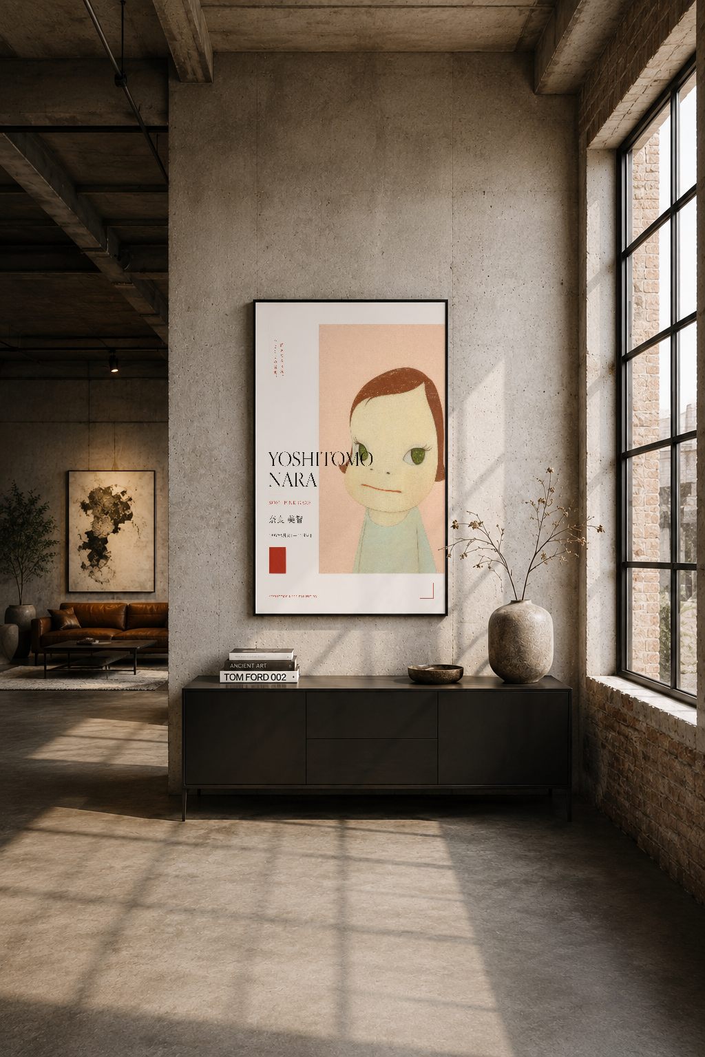 Industrial tarzı betonarme duvar üzerinde siyah çerçeveli poster, çağdaş mekanda dikkat çekiyor.