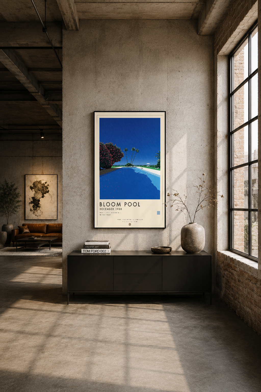 Endüstriyel loft alanında, betonla sona eren duvarda siyah çerçeveli Bloom Pool posteri.