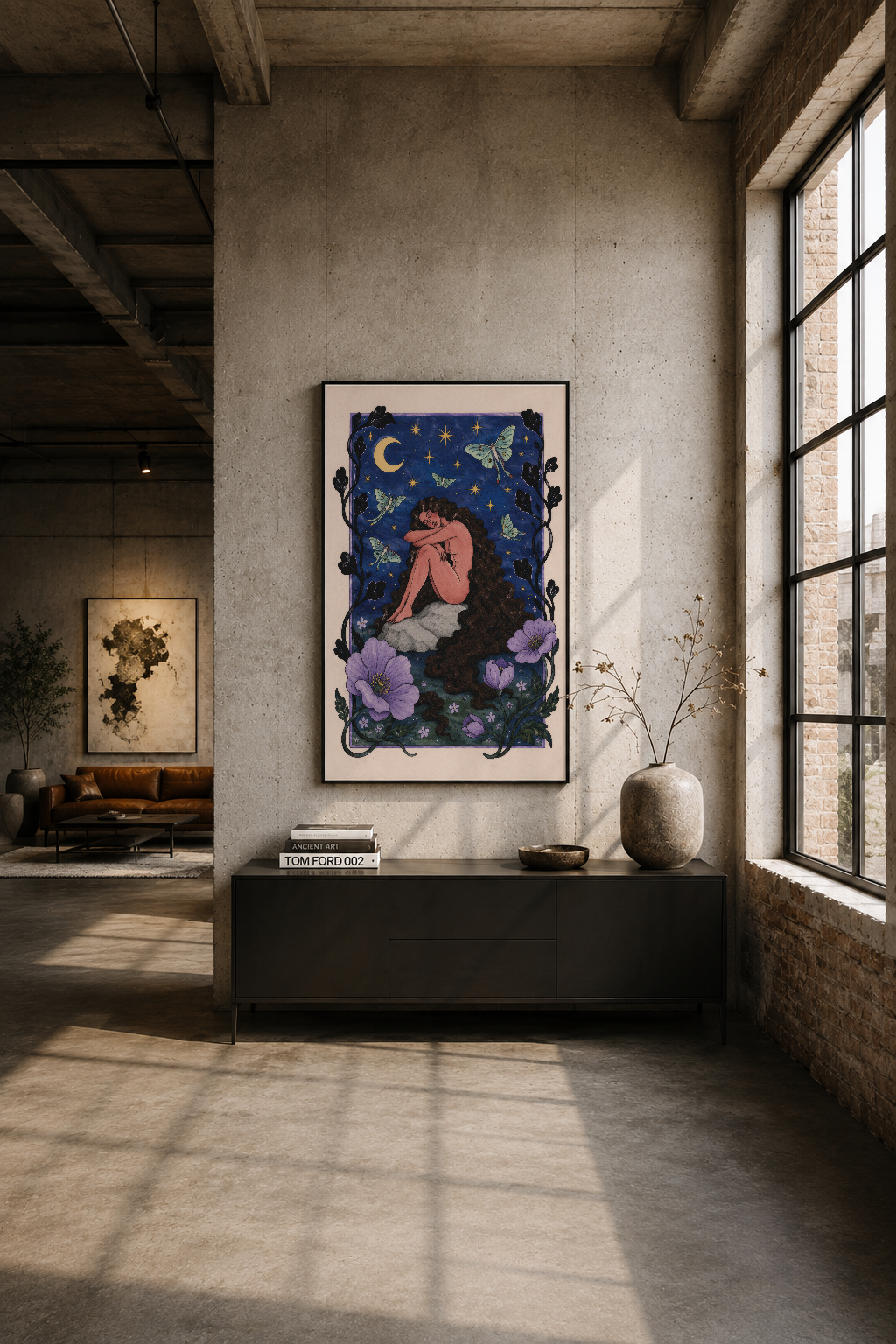 Endüstriyel loft aydınlık pencerenin yanında, siyah şifoniye üstünde ay ve kelebekleri temaslı poster.