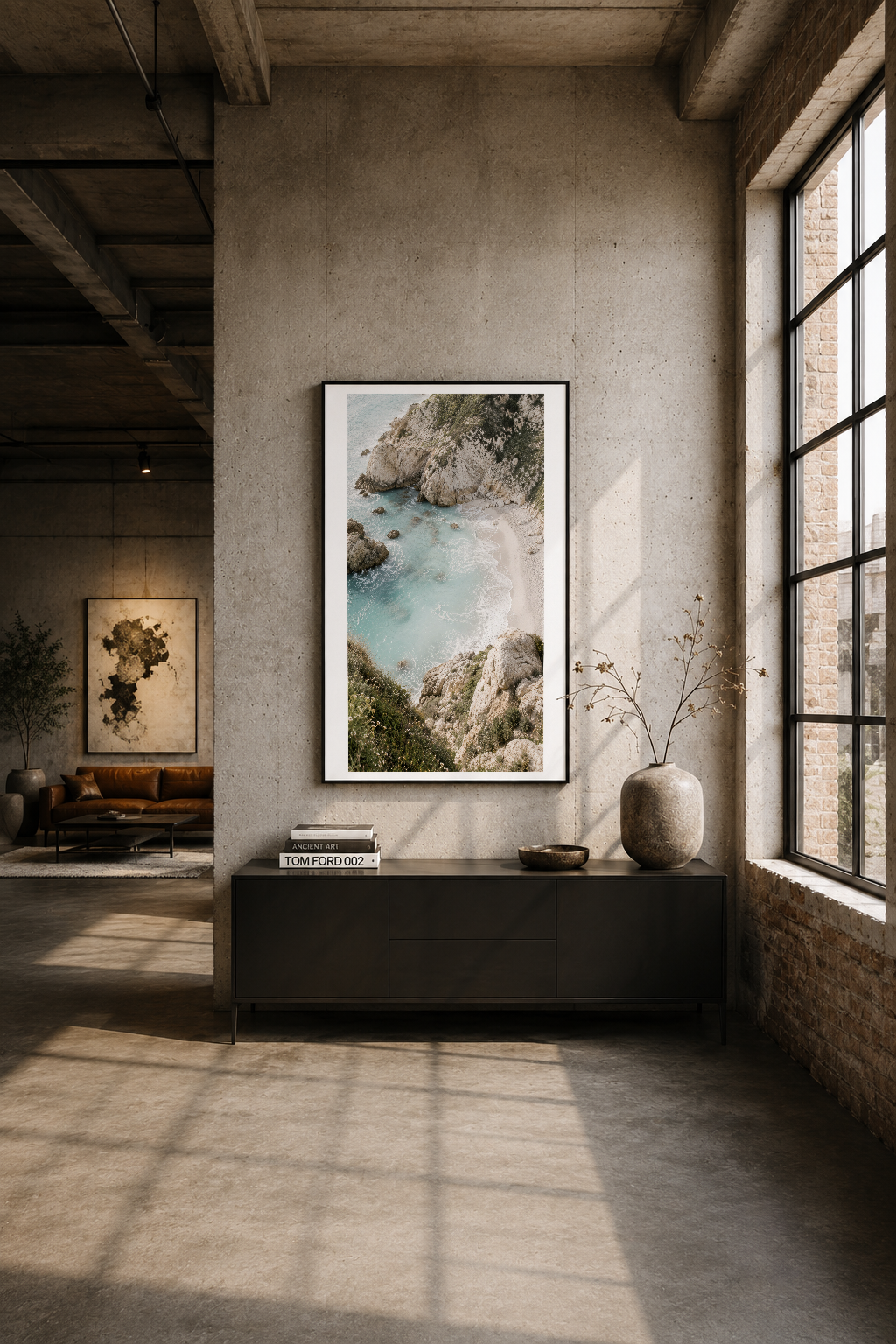 Modern loft alanında siyah çerçeveli tablo, endüstriyel tasarım ile doğal manzaranın uyumu.