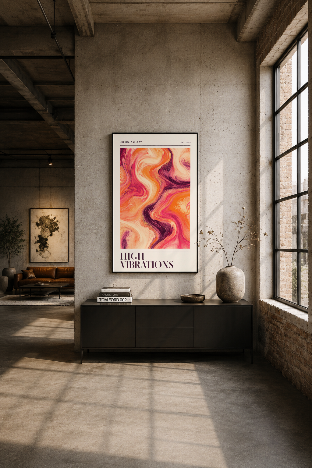İndüstriyel loft alanında siyah üniteye yerleştirilen High Vibrations posteri siyah çerçevede.