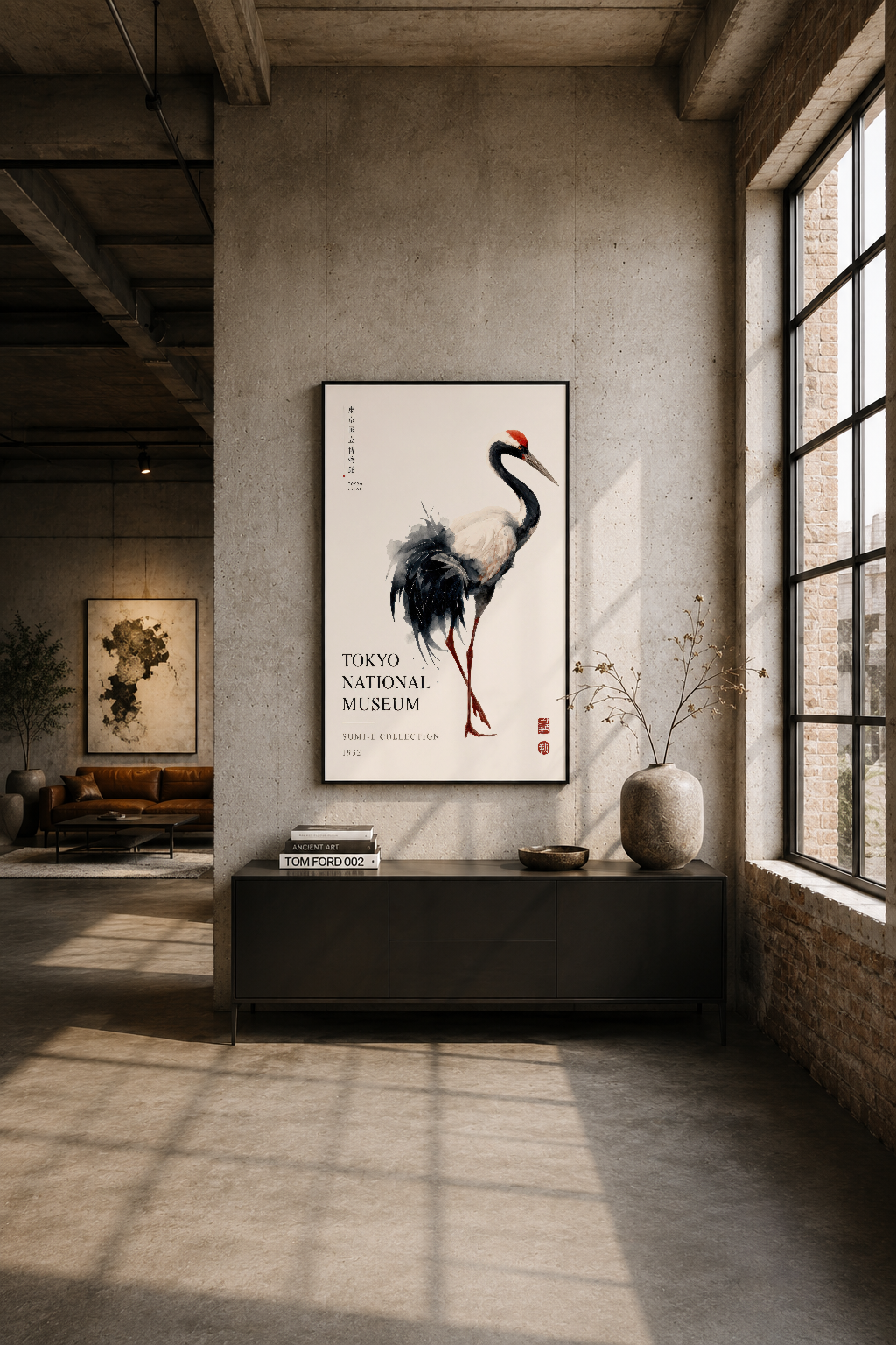 Endüstriyel tarzı pencereli betonarme duvar alanında turna posteri, siyah çerçevesi ve minimalist tasarımıyla modern loft
