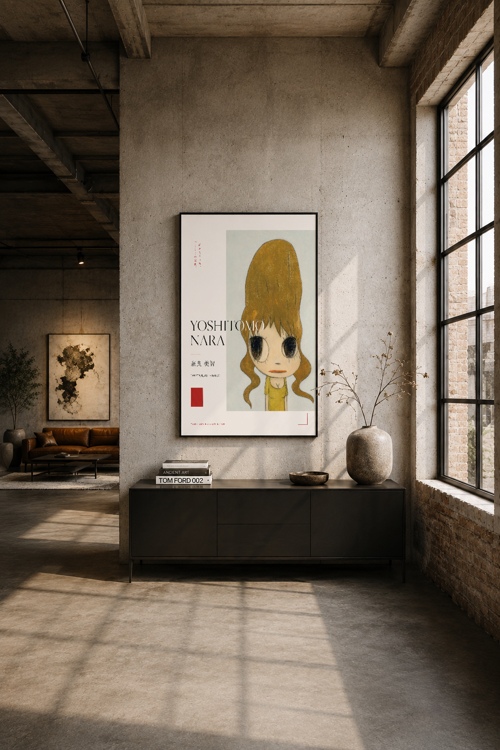 Modern loft alanında siyah çerçeveli Yoshitomo Nara posteri, endüstriyel tasarım ile sanatı birleştiriyor.