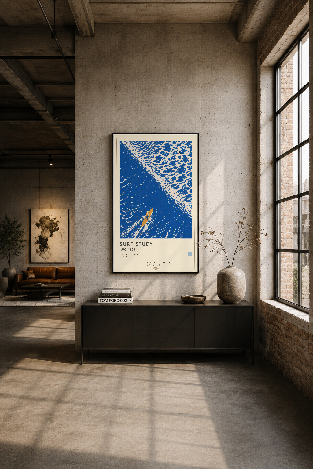 Endüstriyel loftta beton duvara asılı Surf Study posteri, çağdaş iç dekorasyonda aksent yöntemi.