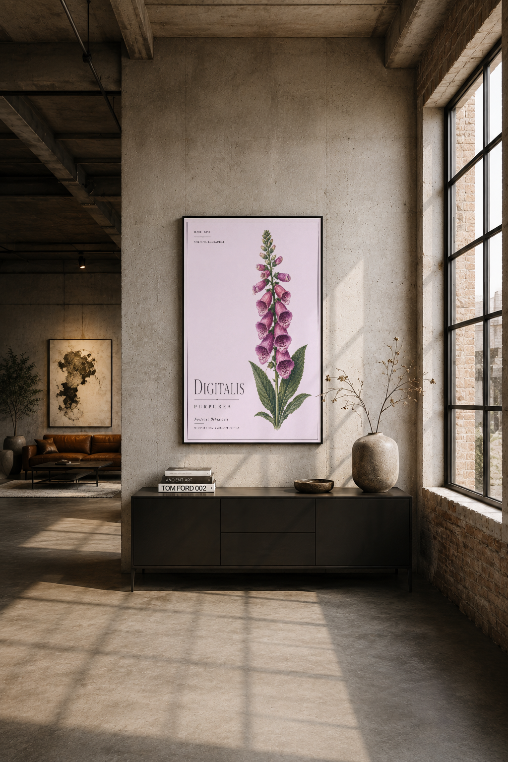 Modern endüstriyel oturma odasında, siyah çerçeveli pembe Digitalis tablosu, beton duvar üzerinde.