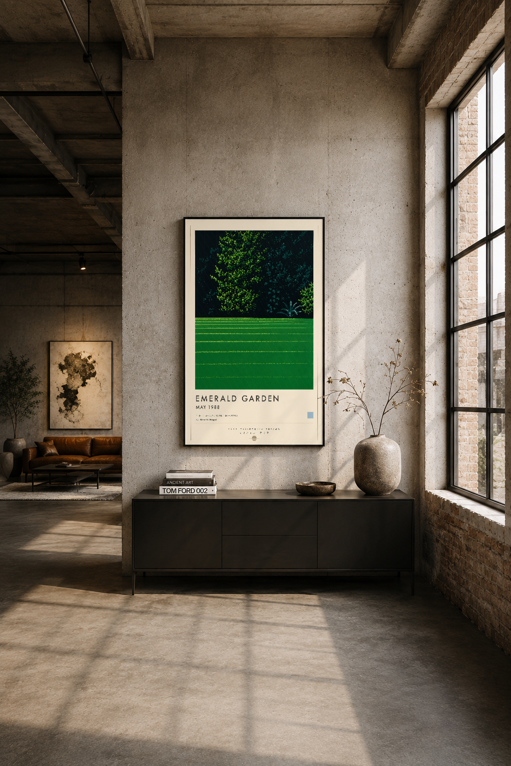 Industrial loft ortamında siyah çerçeveli Emerald Garden posteri, çimento duvarlar arasında doğa temasını güçlü şekilde ön