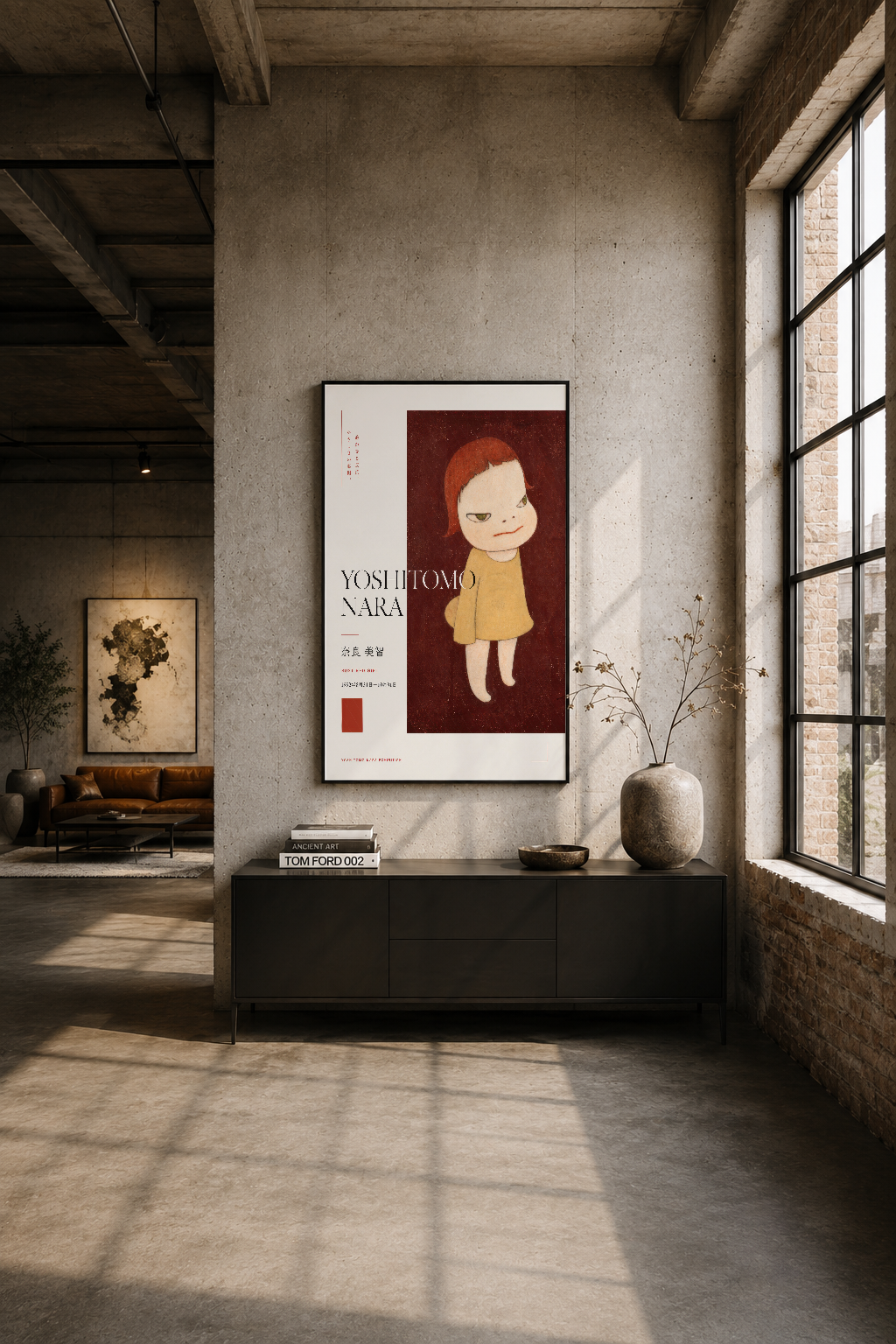 İndustrial loft ortamında betonlu duvara asılı Yoshitomo Nara eseri, siyah çerçevede sergilenen çağdaş sanat tablosu.