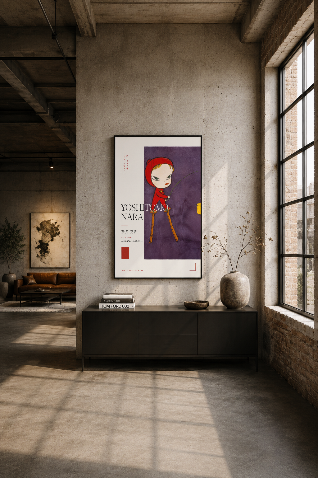 Loft tarzı betonlu duvarda siyah çerçeveli Yoshitomo Nara tablosu, endüstriyel iç tasarımda sanat vurgusu.