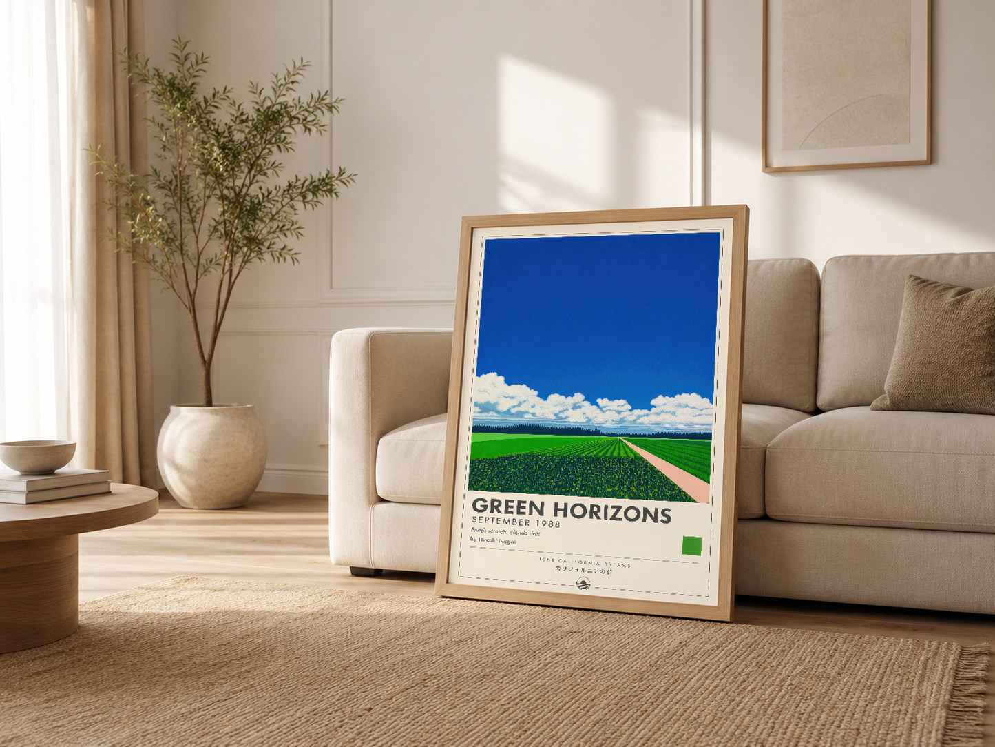 Oturma odası dekorasyonunda ahşap çerçeveli Green Horizons tablosu, kanepenin yanında rahatlatıcı atmosfer oluşturuyor.