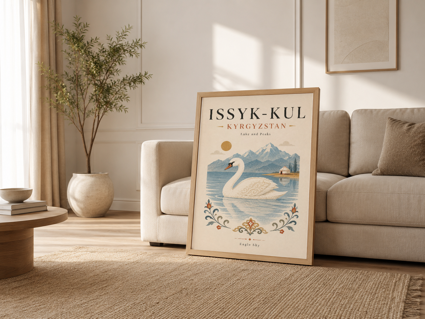 Modern oturma odasında kanepenin yanında duran Issyk-Kul posteri; ahşap çerçeveli duvar sanat dekorasyonu.