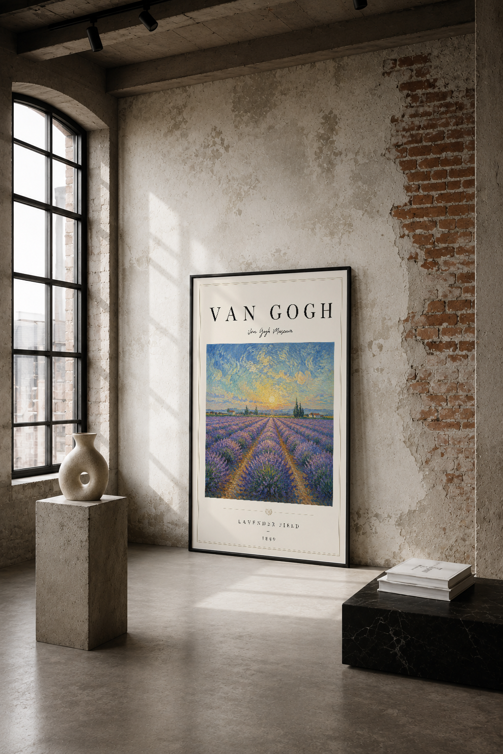 Van Gogh Lavanta Tarlası tablosu, endüstriyel loft stiliyle tasarlanmış ham duvarların arasında sanat ve minimalizmin