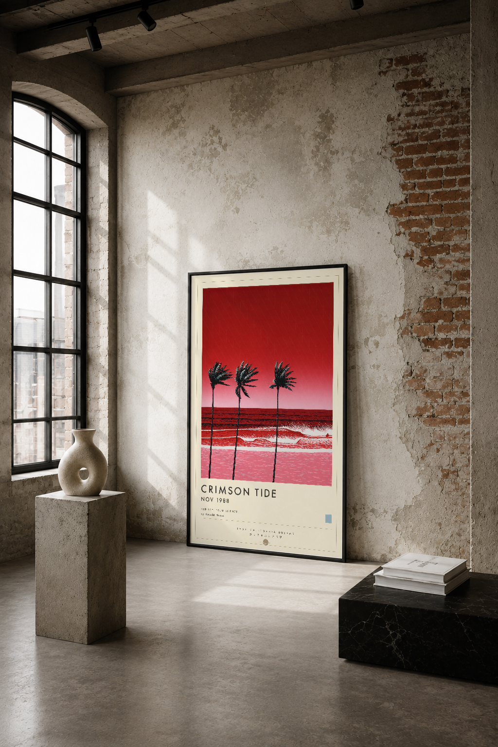Kırmızı gün batımı ve palmiye ağaçları temalı modern sanat tablosu, endüstriyel loft ortamında.