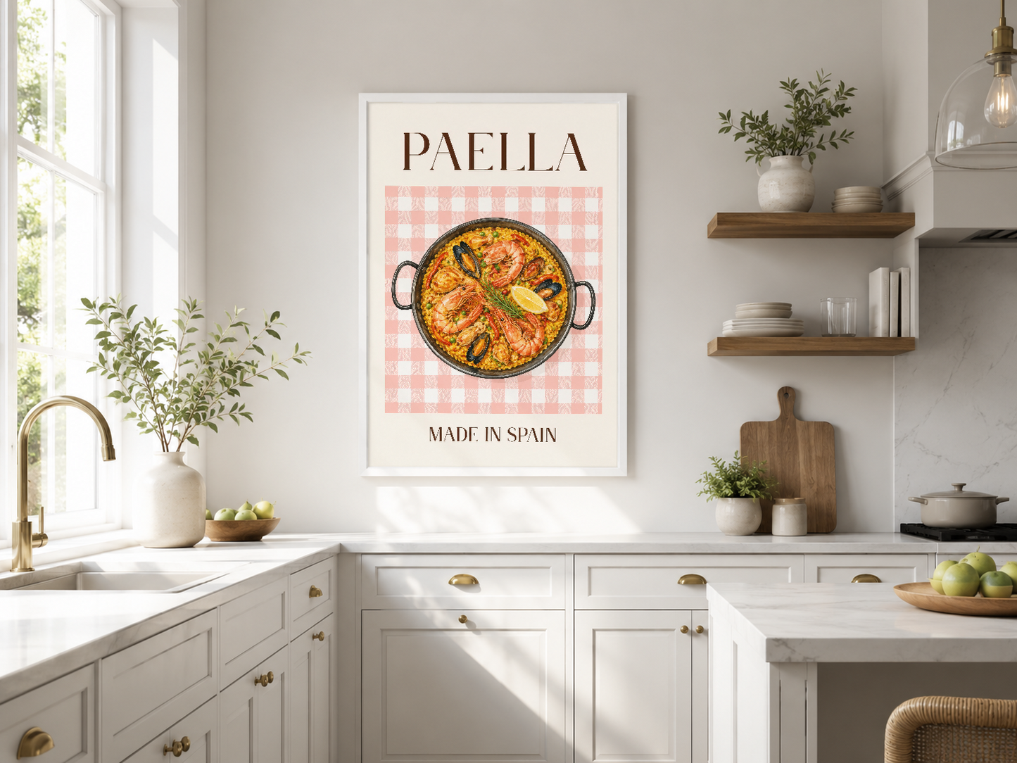 İspanya'dan esinlenen Paella tablosu, pembe kareli arkaplan ve sıcak renkleriyle modern mutfağa Akdeniz havası katan zarif