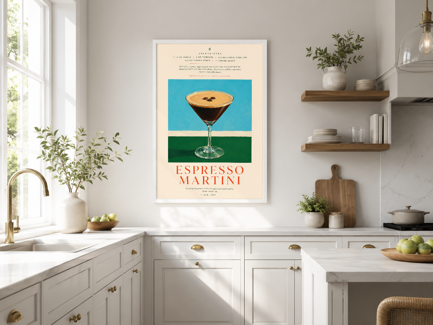 Espresso Martini vintage poster, tasarımcı koktail tablosunun modern mutfak dekorasyonunda sergilenmesi.