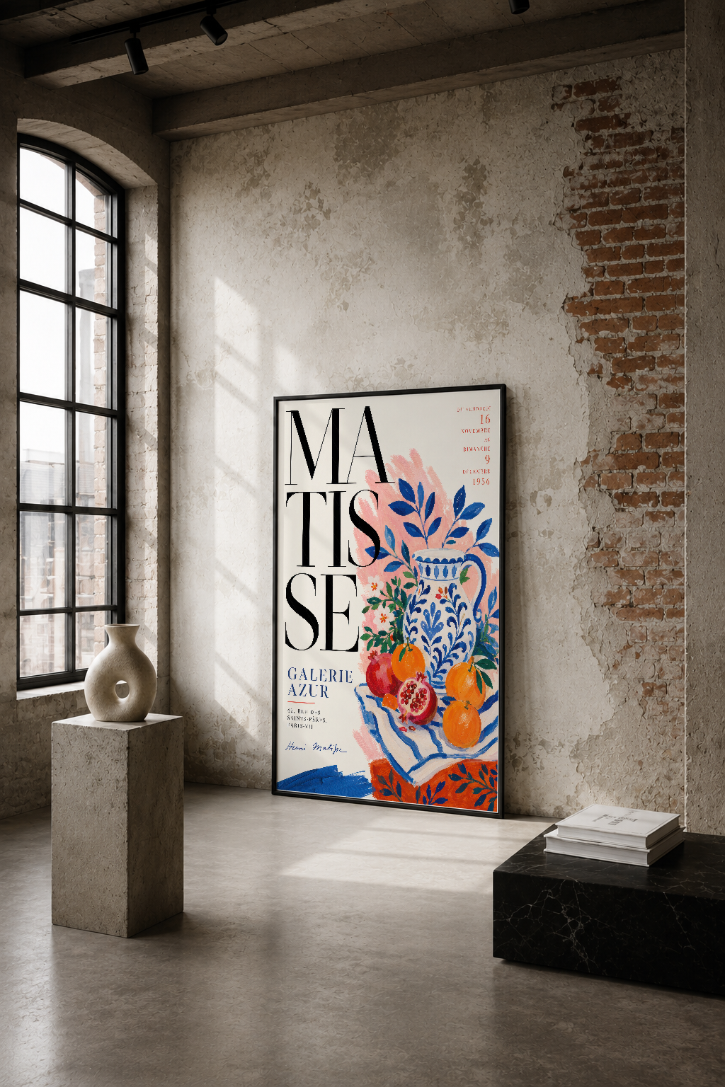 Matisse Galerie Azur tablosu, endüstriyel betonlu iç mekanda sanat galerisinin prestijini yansıtıyor.