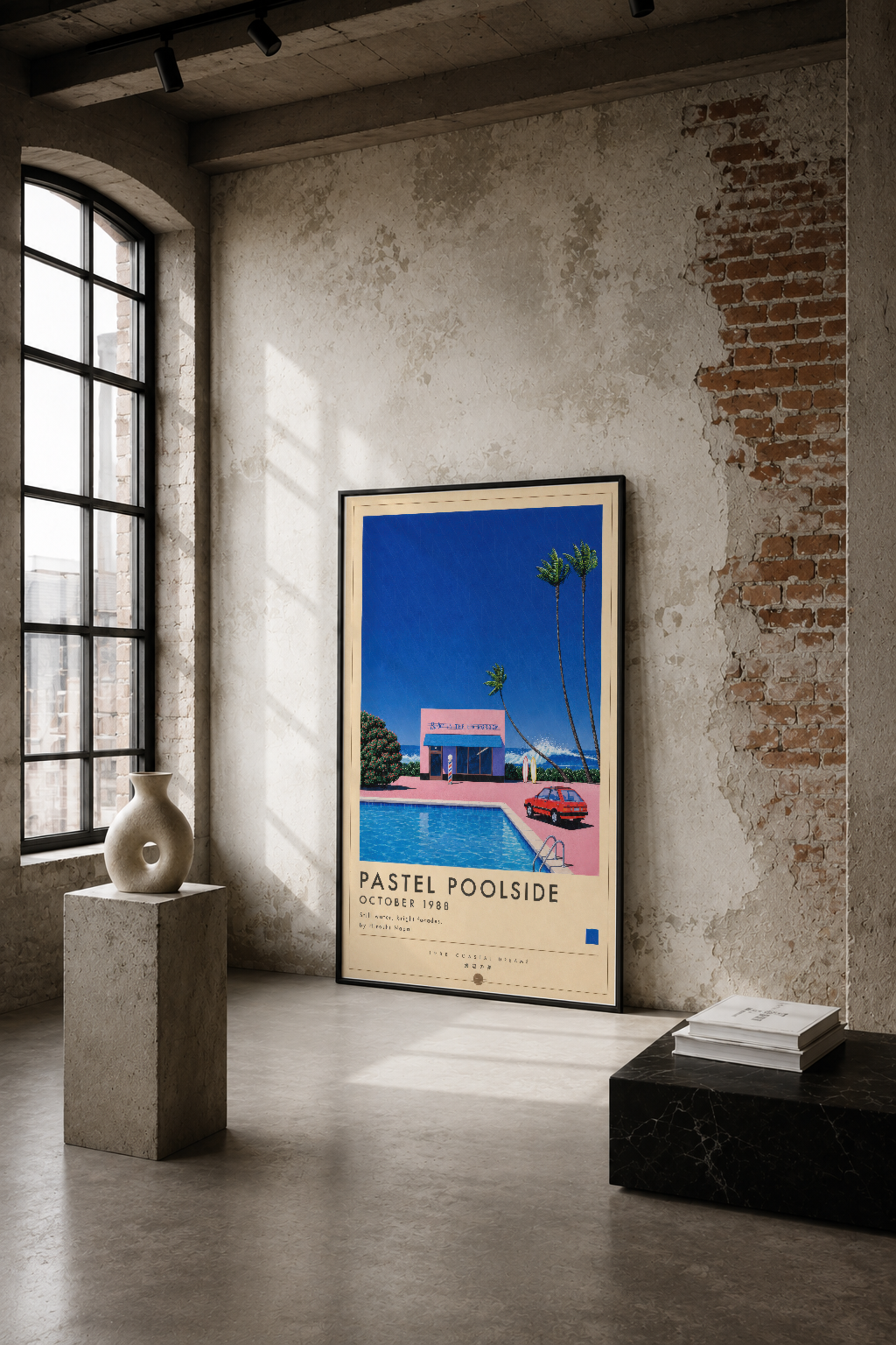 Pastel Poolside posteri, endüstriyel bir loft ortamında, çiçeklendirilmiş betonlu duvarlara karşı canlı renkleriyle ön plana