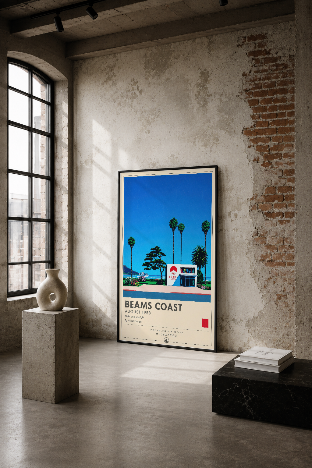 Beams Coast posteri, endüstriyel bir loftta, beyaz tonları ve tuğla duvarlar arasında sergilenen retro stil tasarım.
