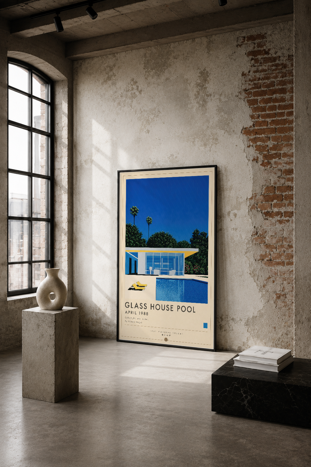 1988'den Glass House Pool, modernist mimarlığı ve mavi gökyüzüyle yalın tasarım posteridir.