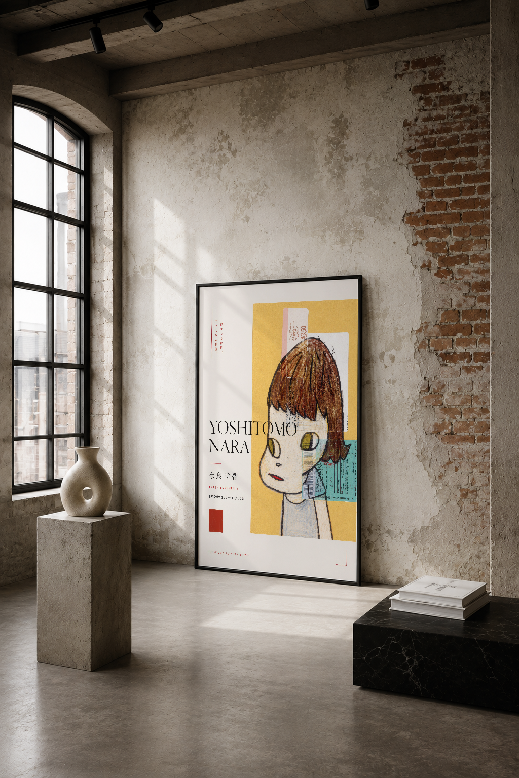 Yoshitomo Nara sergisi posteri, endüstriyel loft ortamında, sarı ve mavi renkli minimalist portre tasarımı.