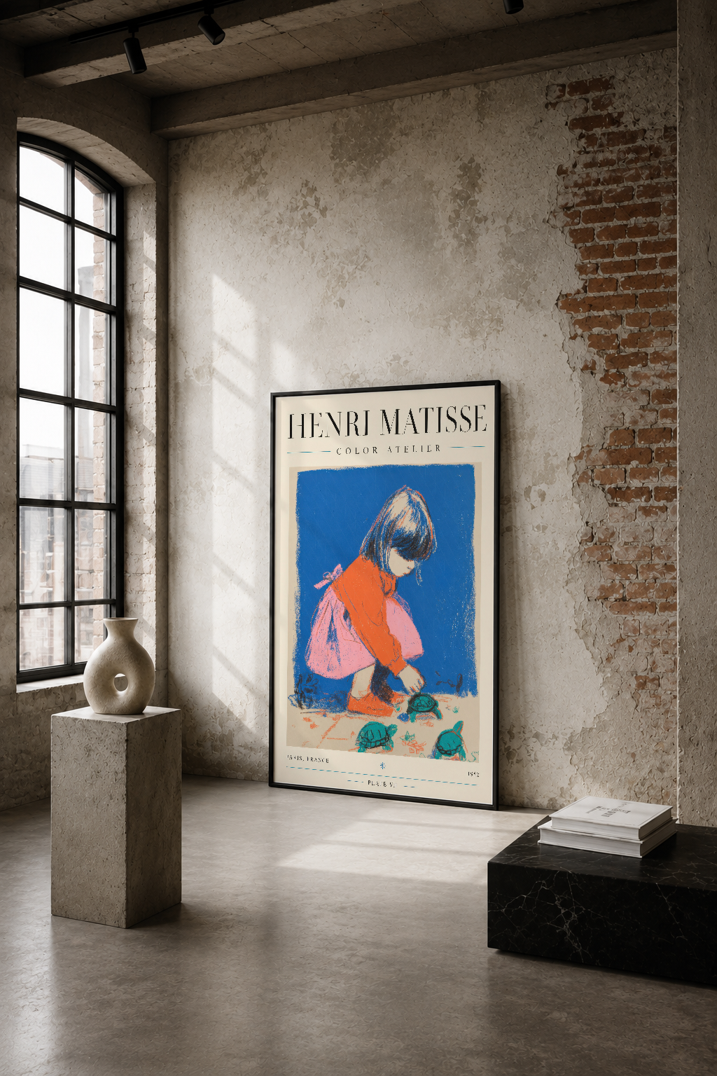 Henri Matisse Color Atelier tablosu, endüstriyel bir loftta çıplak duvarlar arasında modern minimalist tasarımla