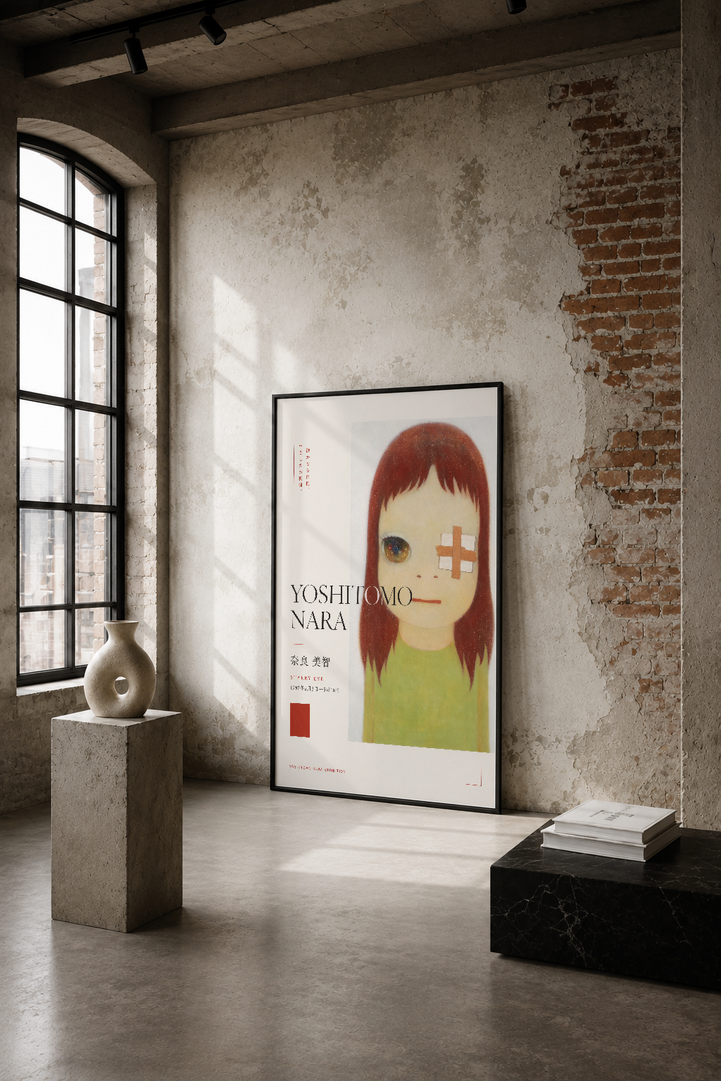 Kırmızı saçlı genç portresi ve soyut detaylarla minimalist bir sanat tablosu, endüstriyel loft tarzı mekan duvarında.