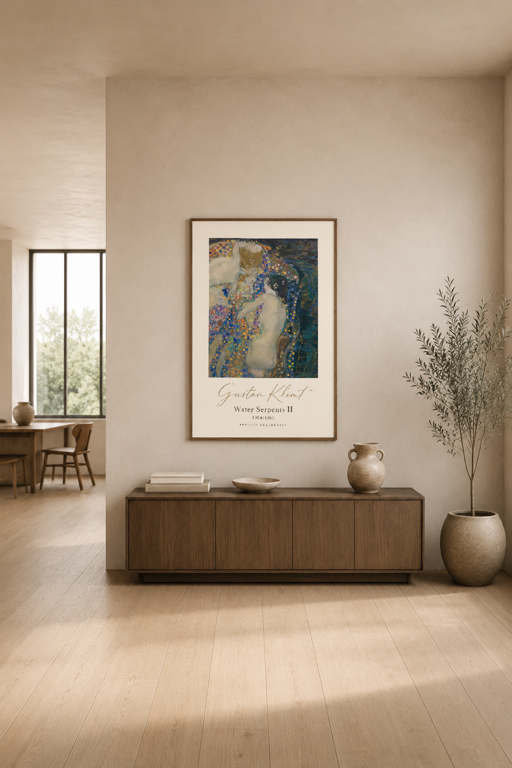 Water Serpents II sanat tablosu, minimalz modern oturma odasının duvarında yumuşak tonlarla sunuluyor.