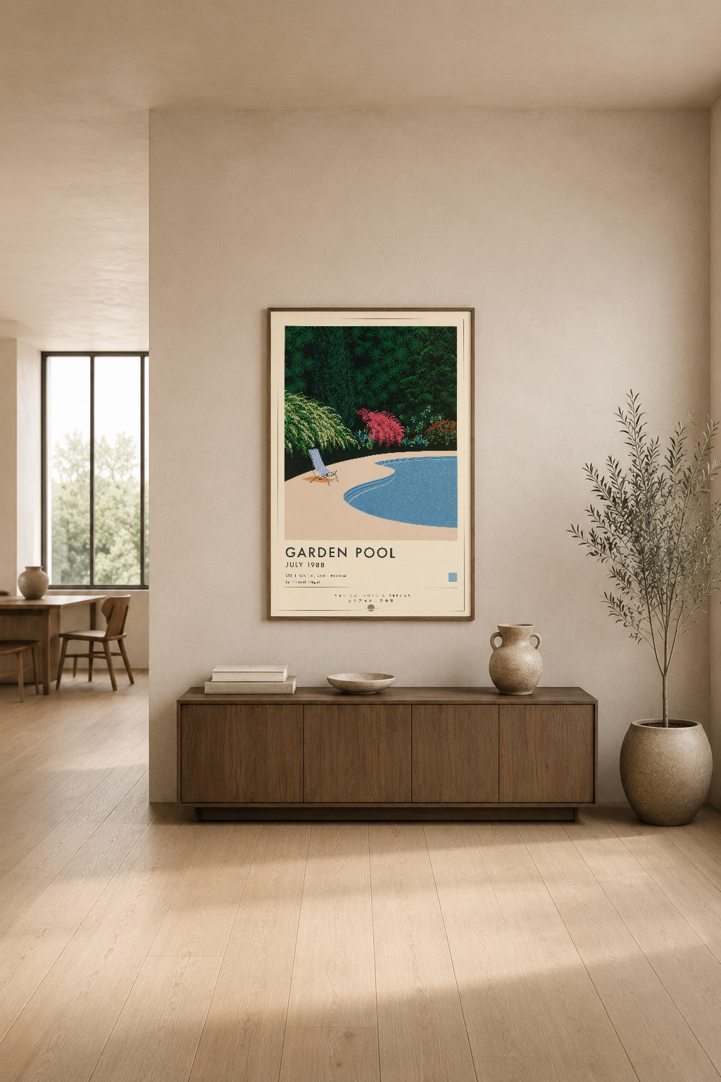 Mavi havuz ve yeşil bitki motifleriyle dekoratif duvar posteri, minimalist yaşam alanında sergilenen tablonun yakını.