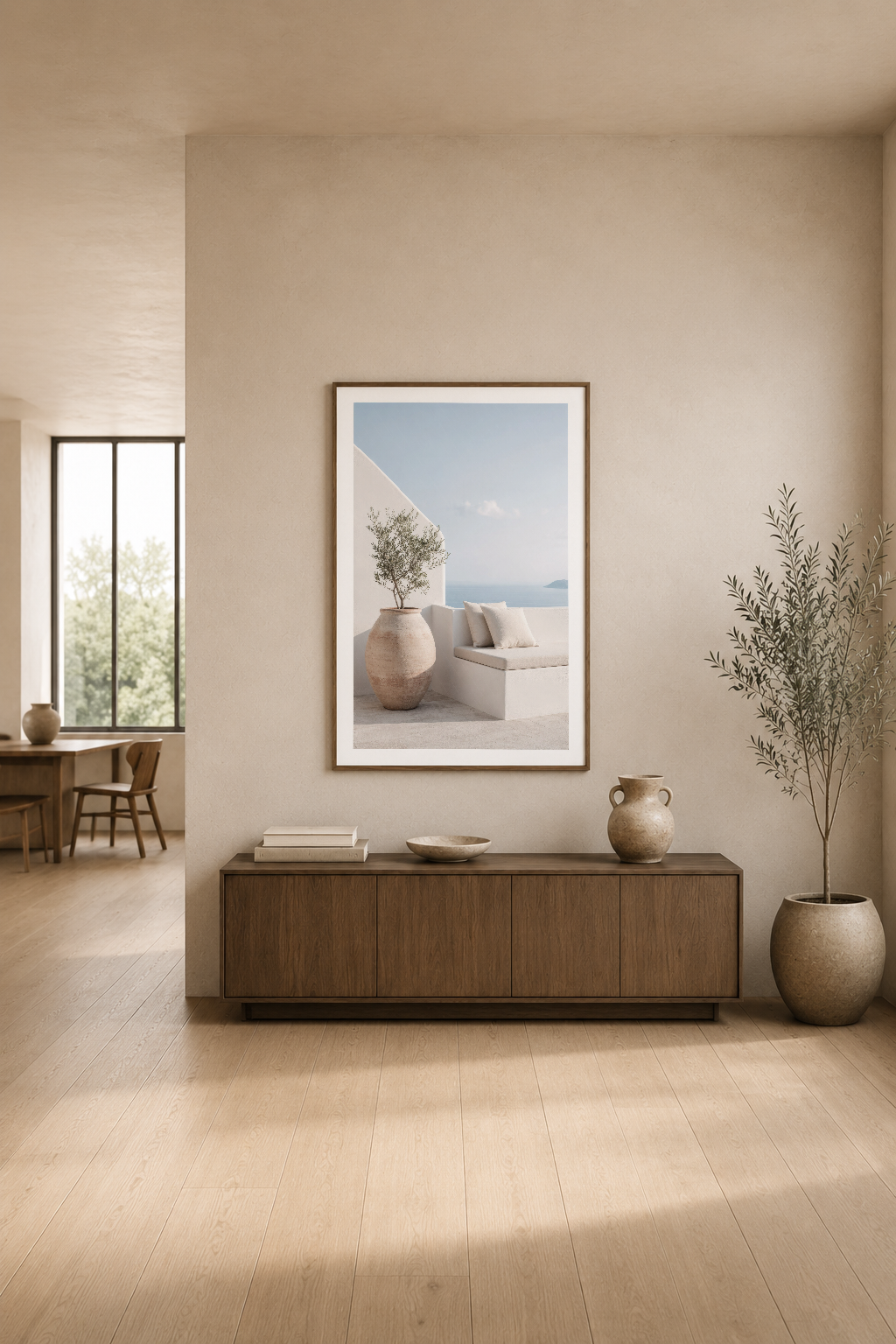 Modern oturma odasında, ahşap üniteli konsolun üstünde; akdeniz temalı tablo, minimalist dekore ile uyumlu tasarım.