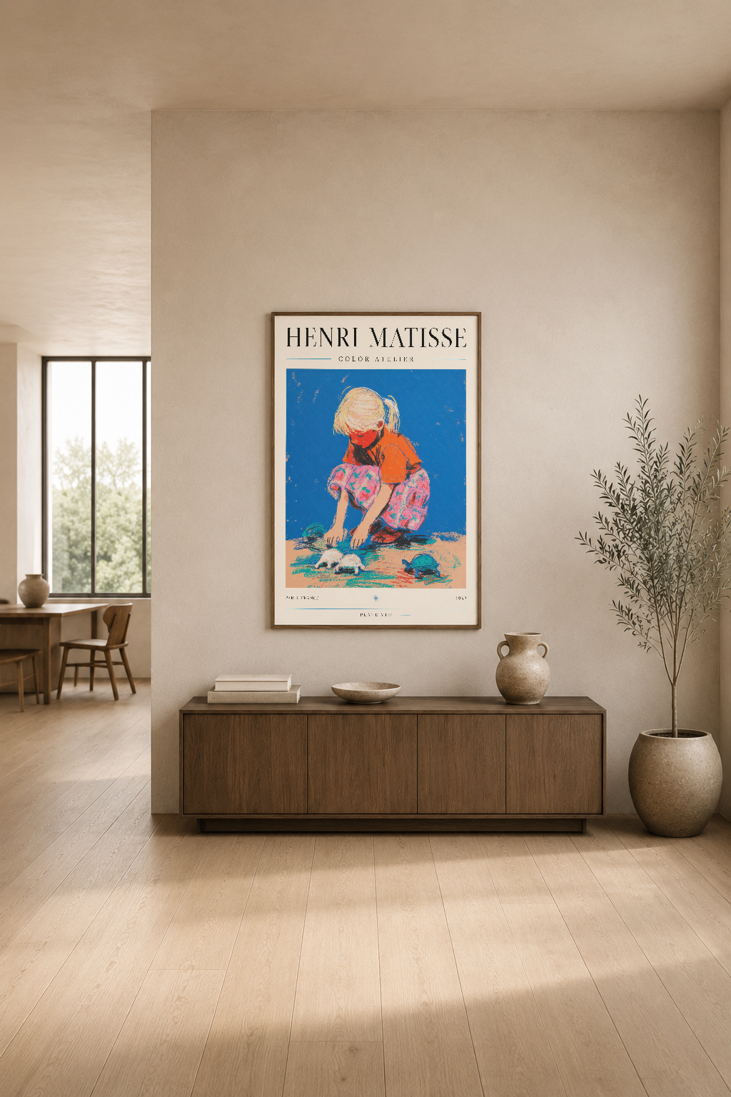Matisse çizgili portre tablosu, krem tonlarındaki modern oturma odasında konsol üstünde, doğal ışıkla vurgulanan sanat eseri.