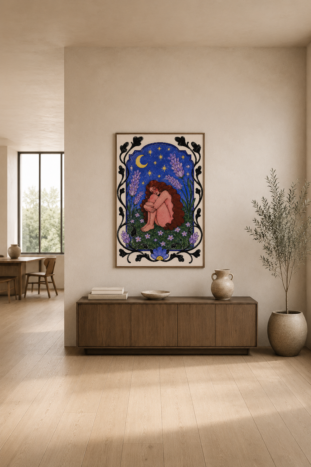 Ay ve yıldızlı manzarası ile dekoratif çerçeveli sanat tablosu, modern oturma odasını süslemekte.